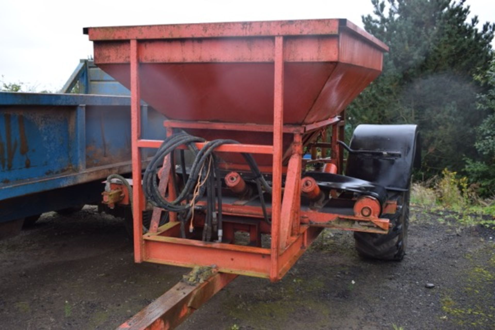 Stone Cart with Side Deposit Conveyor