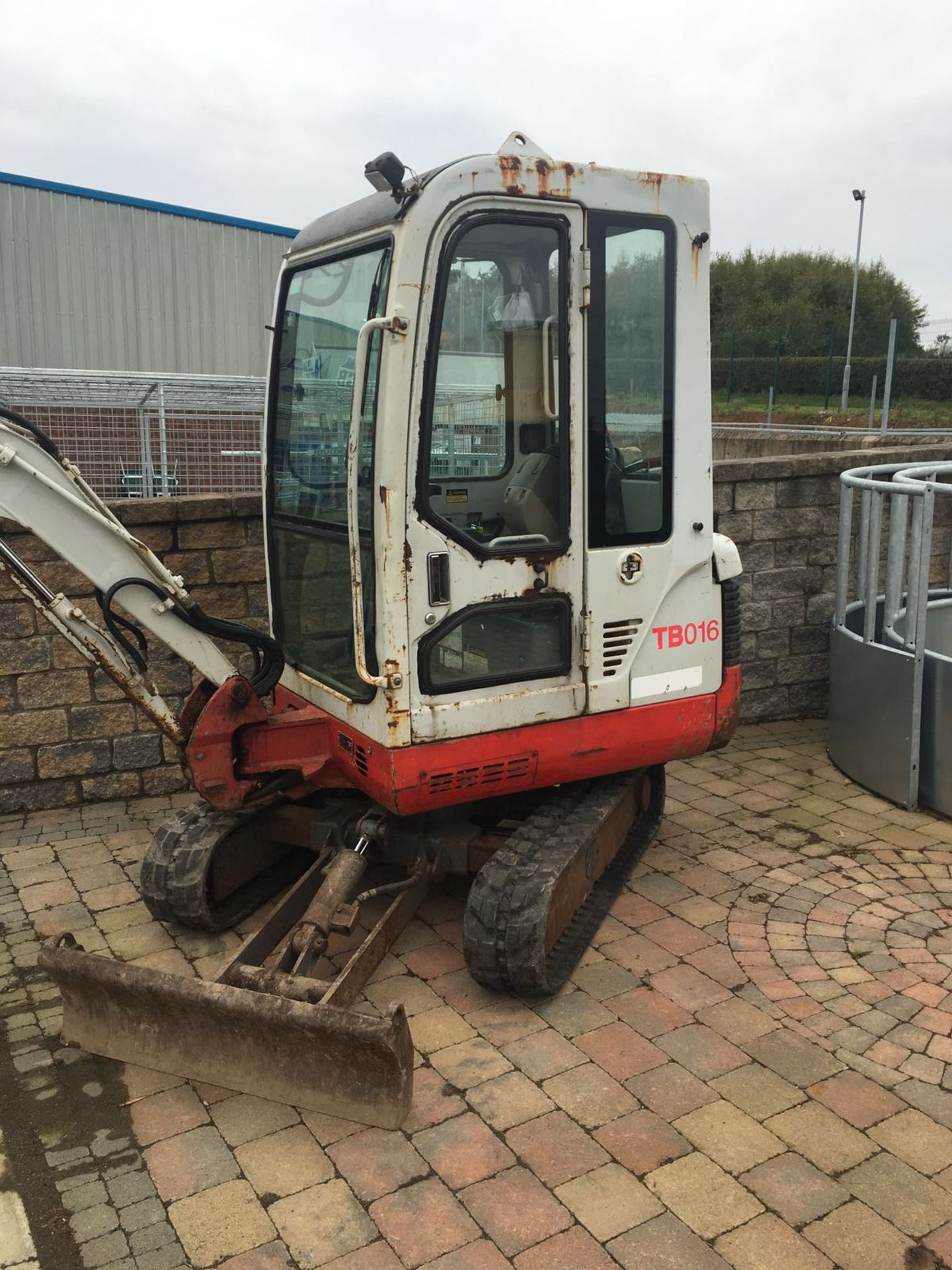 Takeuchi TB016 Mini Digger - Image 2 of 2