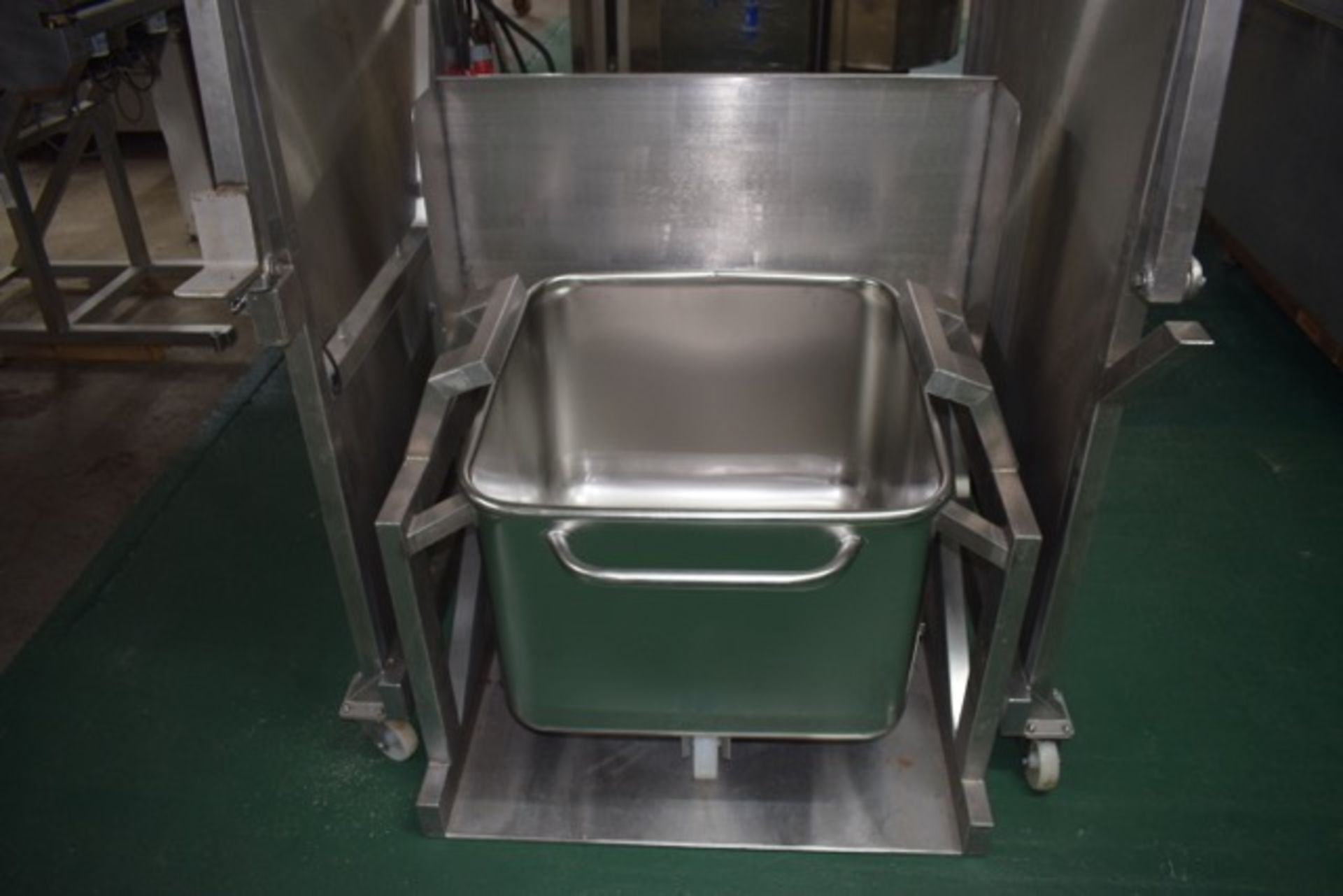 Portable 200L Tote Bin Lifter - Image 4 of 7