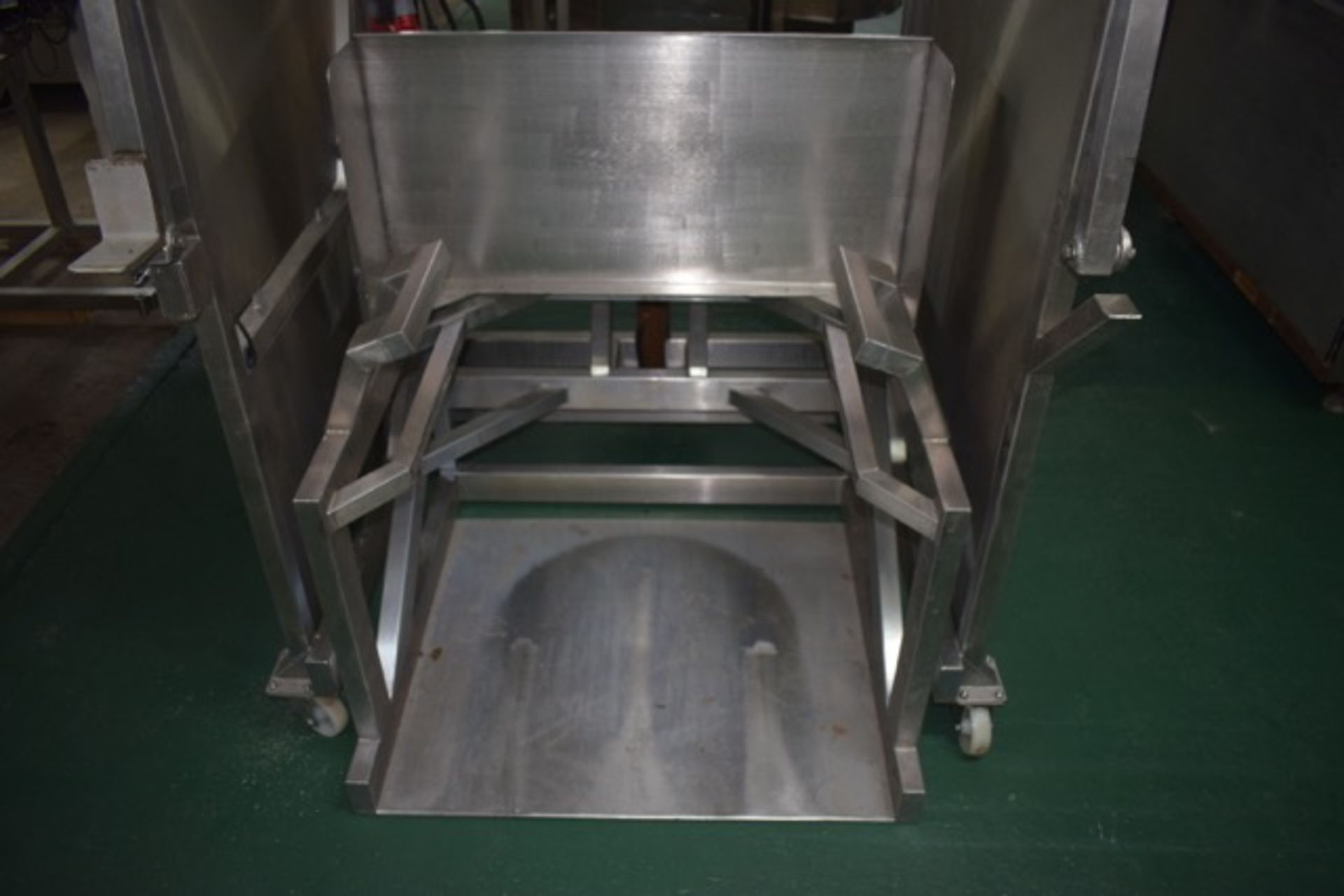 Portable 200L Tote Bin Lifter - Image 5 of 7