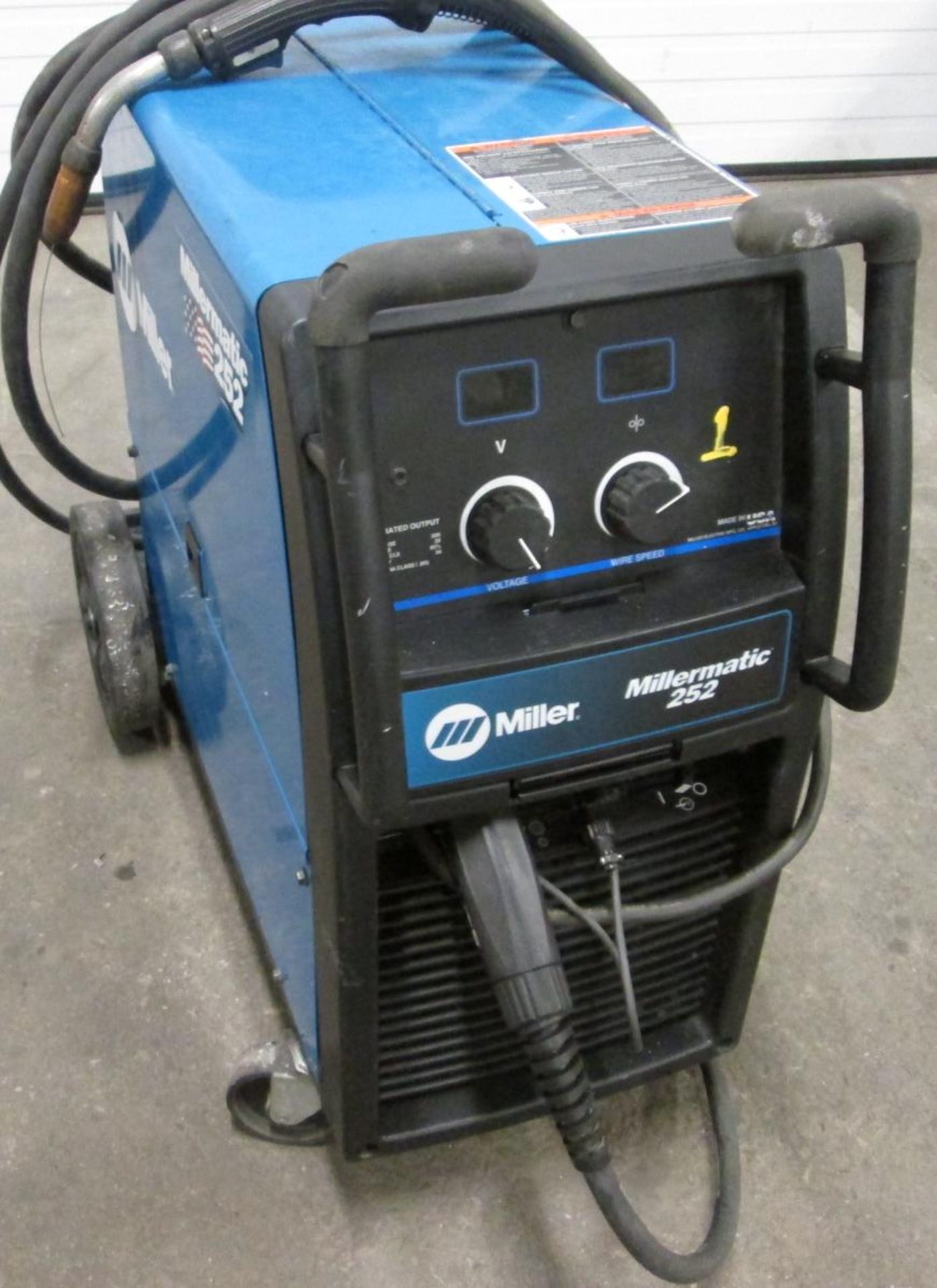 Miller Millermatic 252 Mig Welder with mig gun 300 amp 220V 3 phase (shipping quote from MI)