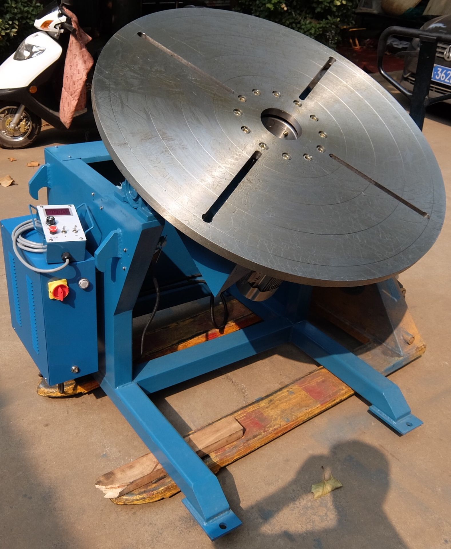 Mint Lacroix Alliance Welding Positioner 2000lbs / 900kg Capacity, Full rotation & tilt capability - Image 2 of 2