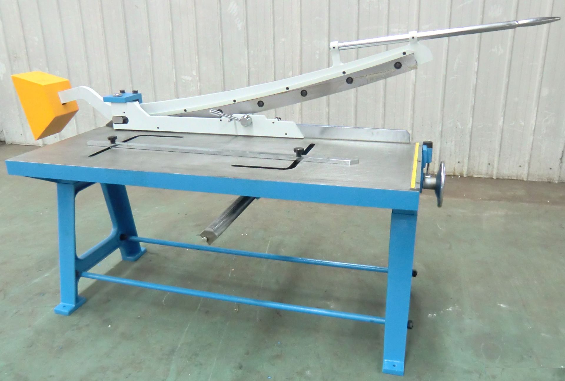 Guillotine Shear 49.25" WIDE, Max shear thickness 20 Gauge, Cast iron bed