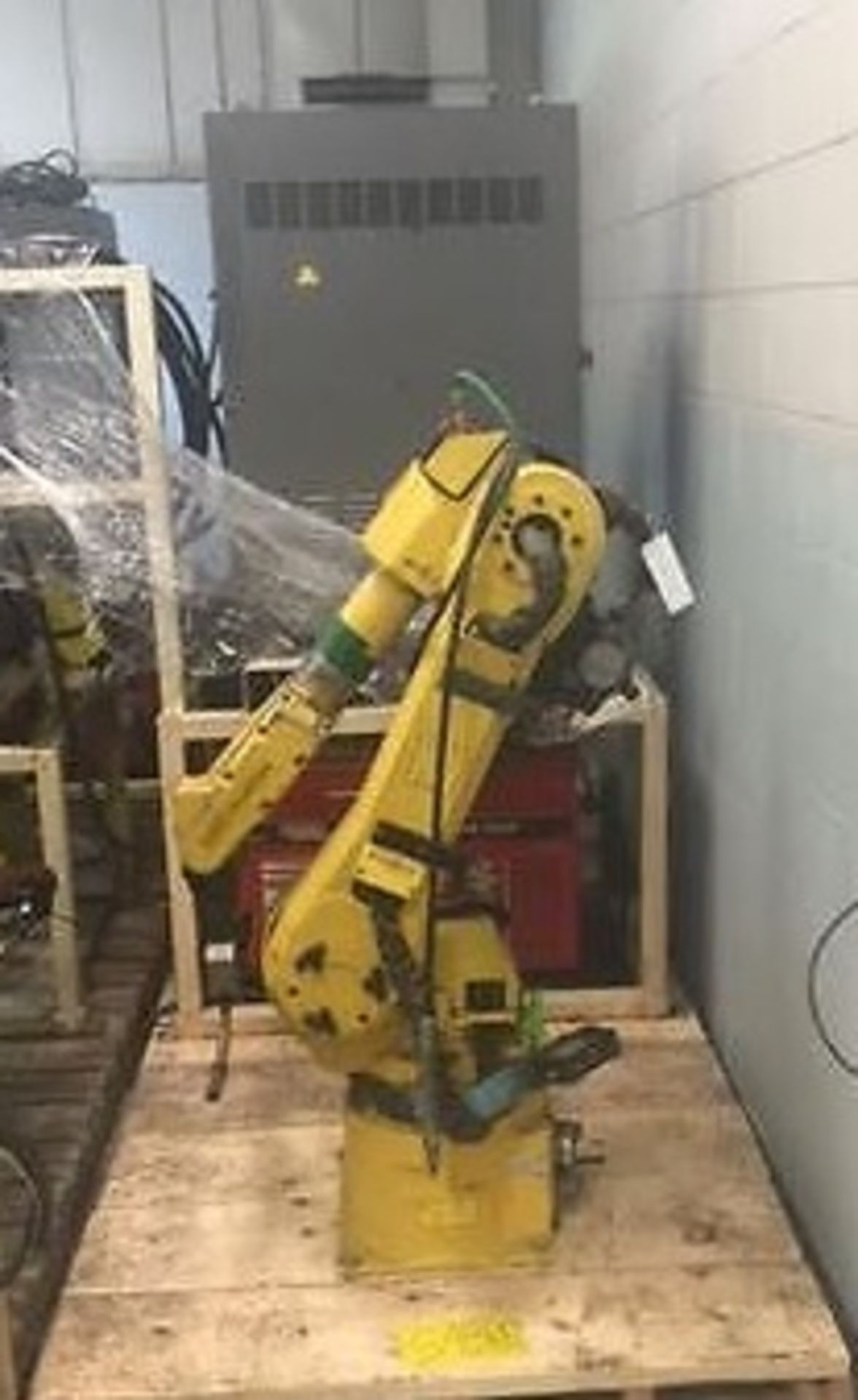 Fanuc Arcmate 120iB Robotic Welder with pendant controller, Lincoln Powerwave 455M power source &