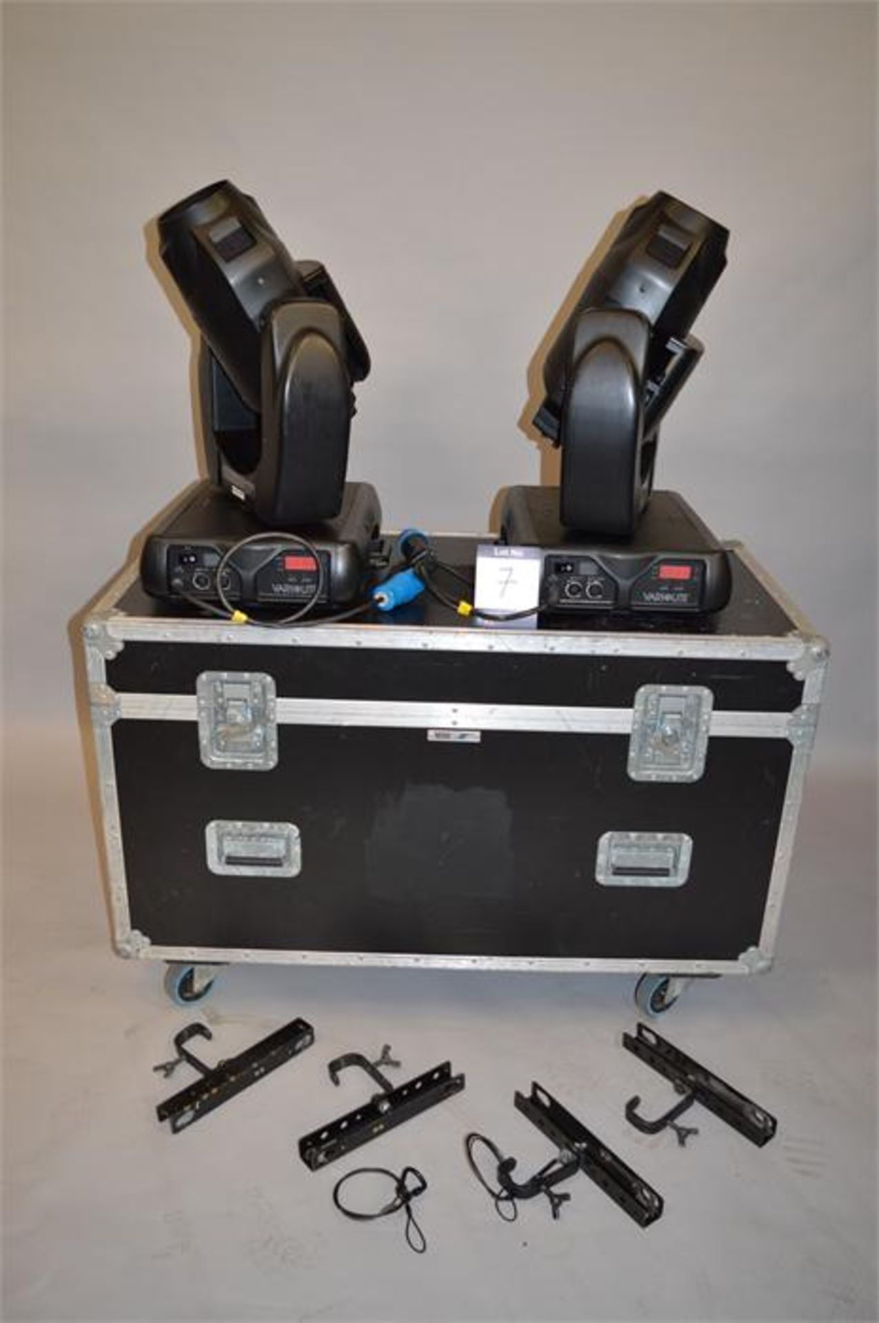 Two Varilite, VL2000 Wash Moving Head Lights with Flightcase and associated Brackets, as lotted - Image 4 of 5