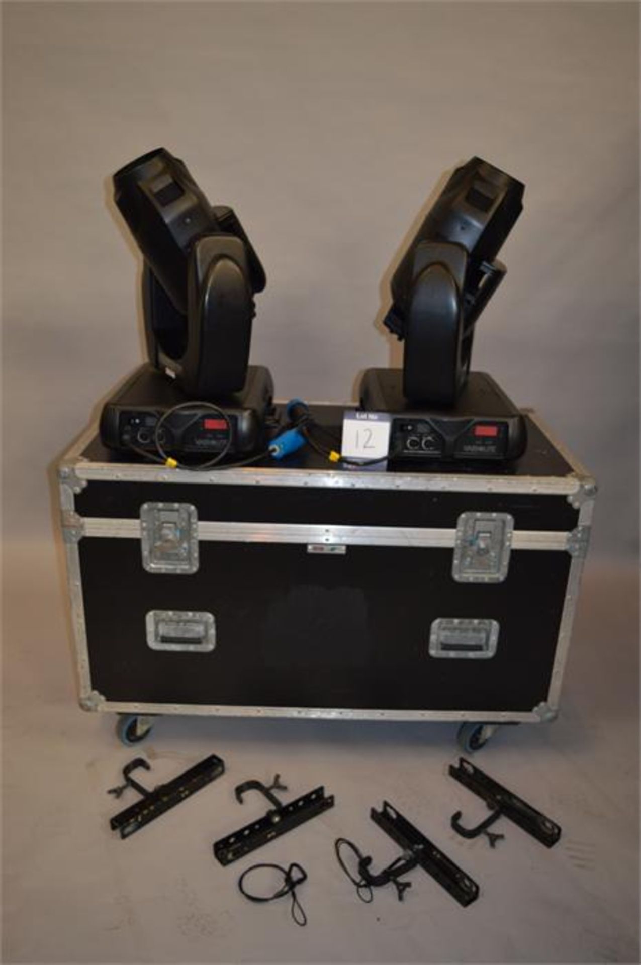 Two Varilite, VL2000 Wash Moving Head Lights with Flightcase and associated Brackets, as lotted - Image 4 of 5