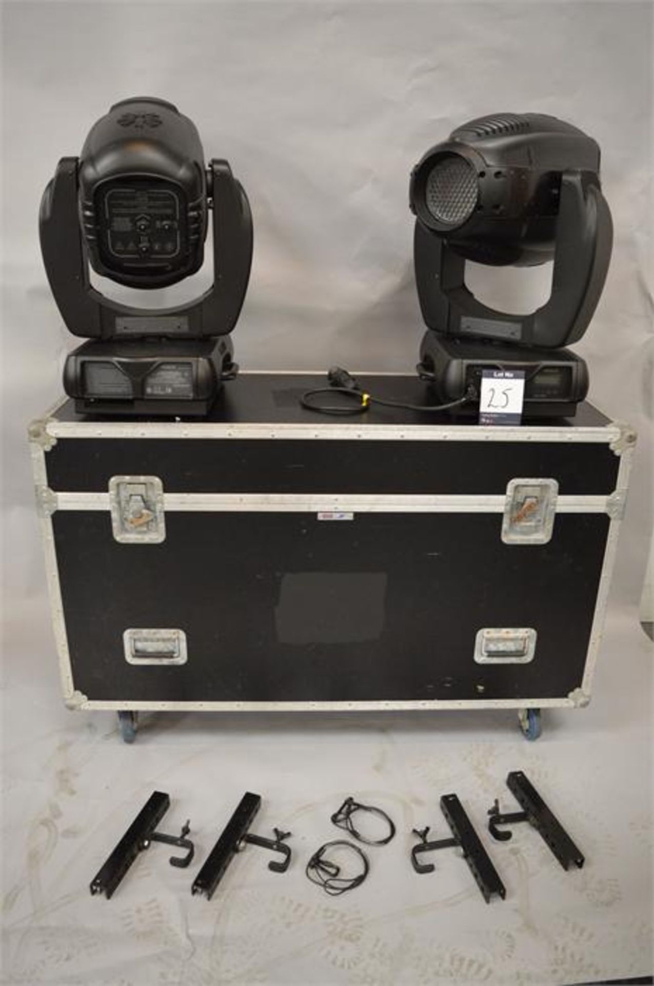 2 x Varilite, VL3000QW Wash Moving Head Lights with Flightcase and associated Brackets, as lotted - Image 3 of 4