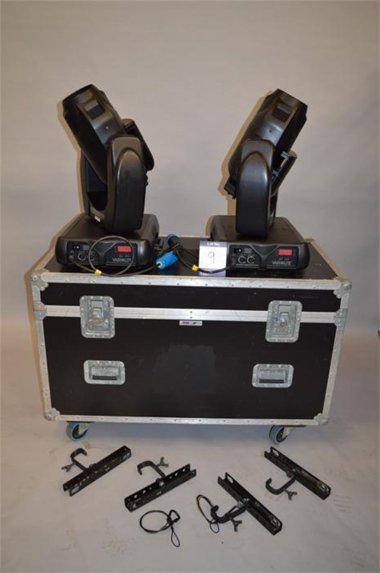 Two Varilite, VL2000 Wash Moving Head Lights with Flightcase and associated Brackets, as lotted - Image 4 of 5