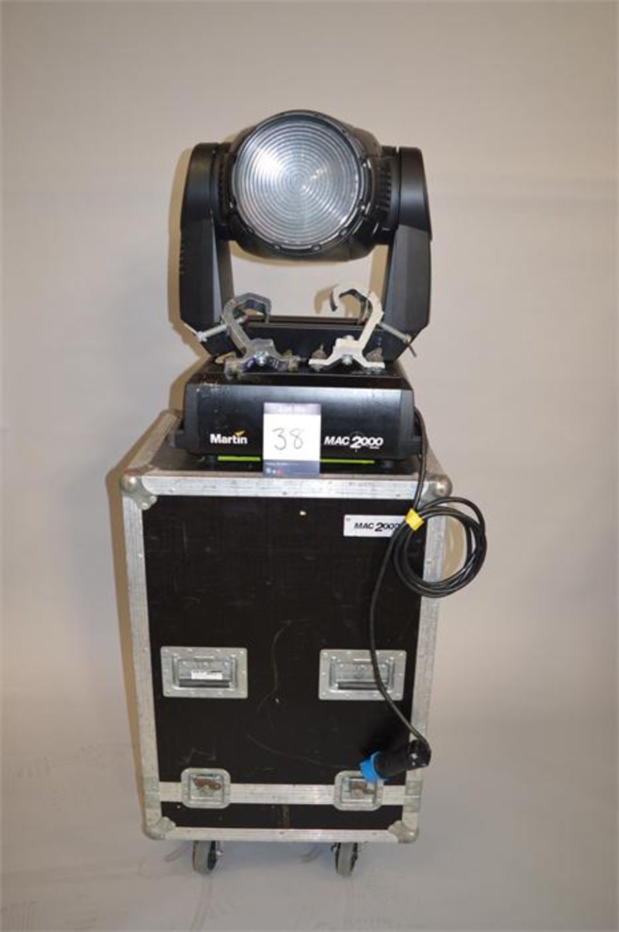 MAC 2000 Wash XB 1500W Moving Head Light with Flightcase and associated Brackets, as lotted - Image 3 of 5