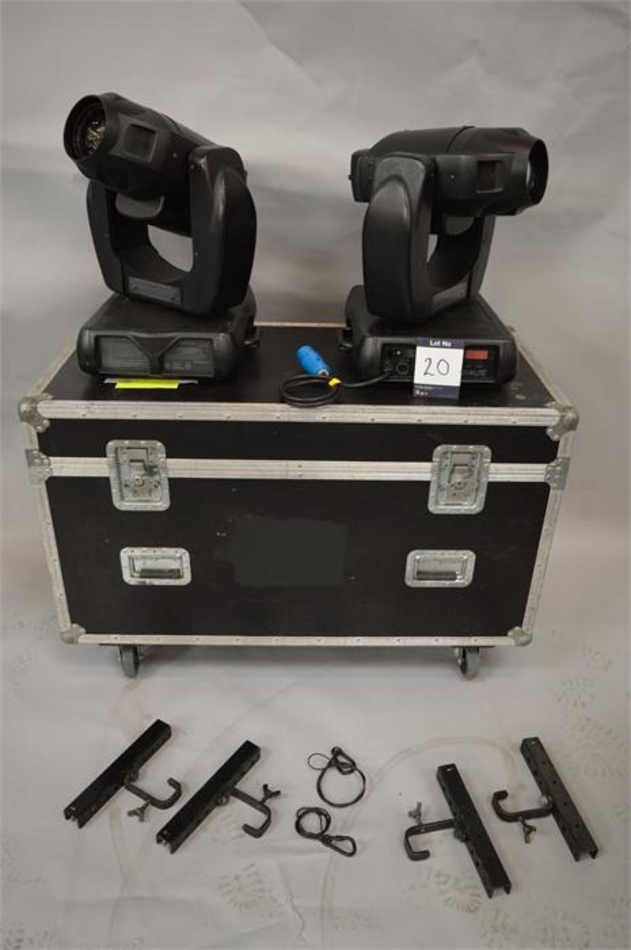 2 x Varilite, VL2000 Moving Head Spot Lights with Flightcase and assoiated Brackets, as lotted - Image 2 of 6