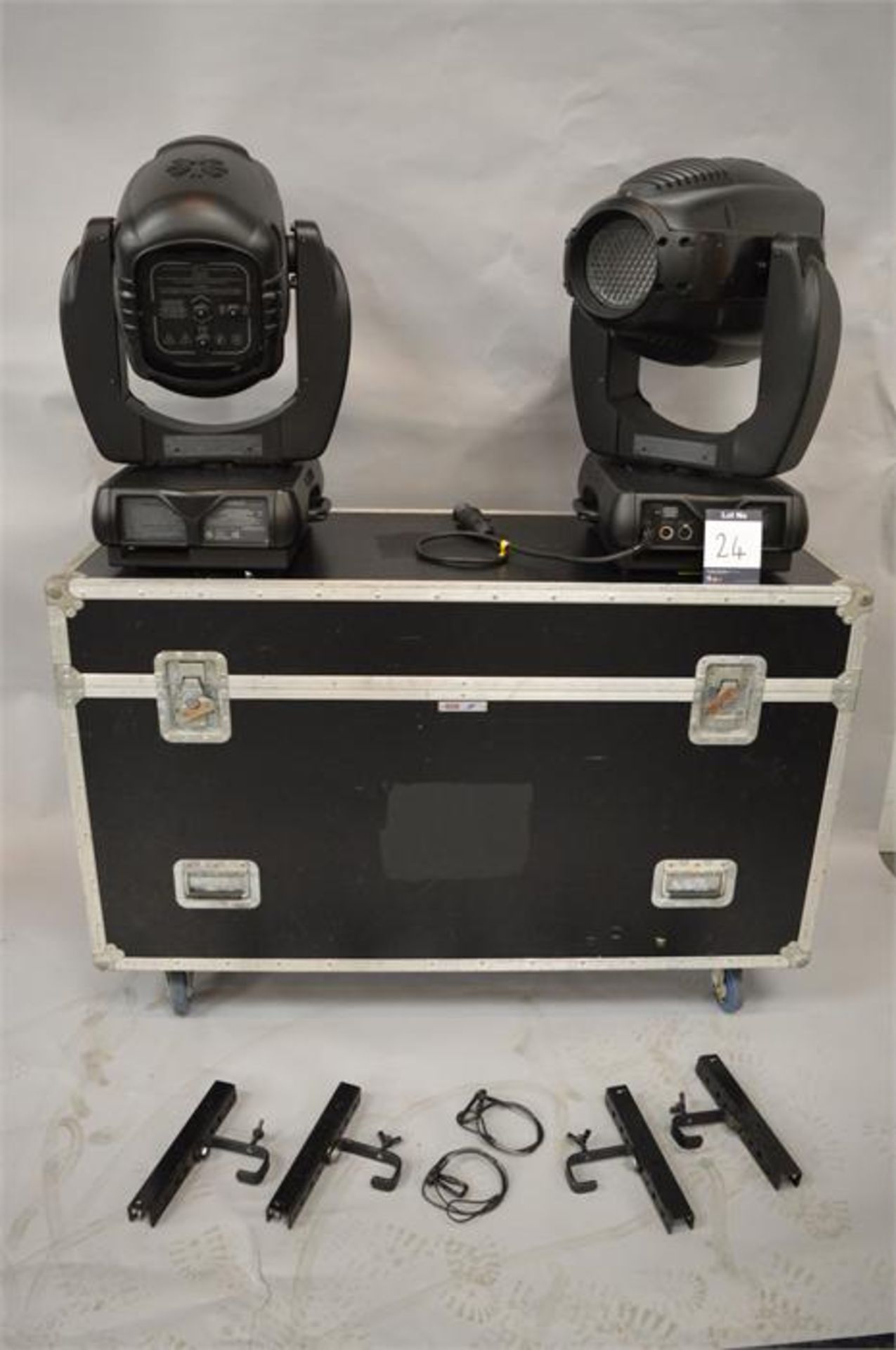 2 x Varilite, VL3000QW Wash Moving Head Lights with Flightcase and associated Brackets, as lotted - Image 3 of 4