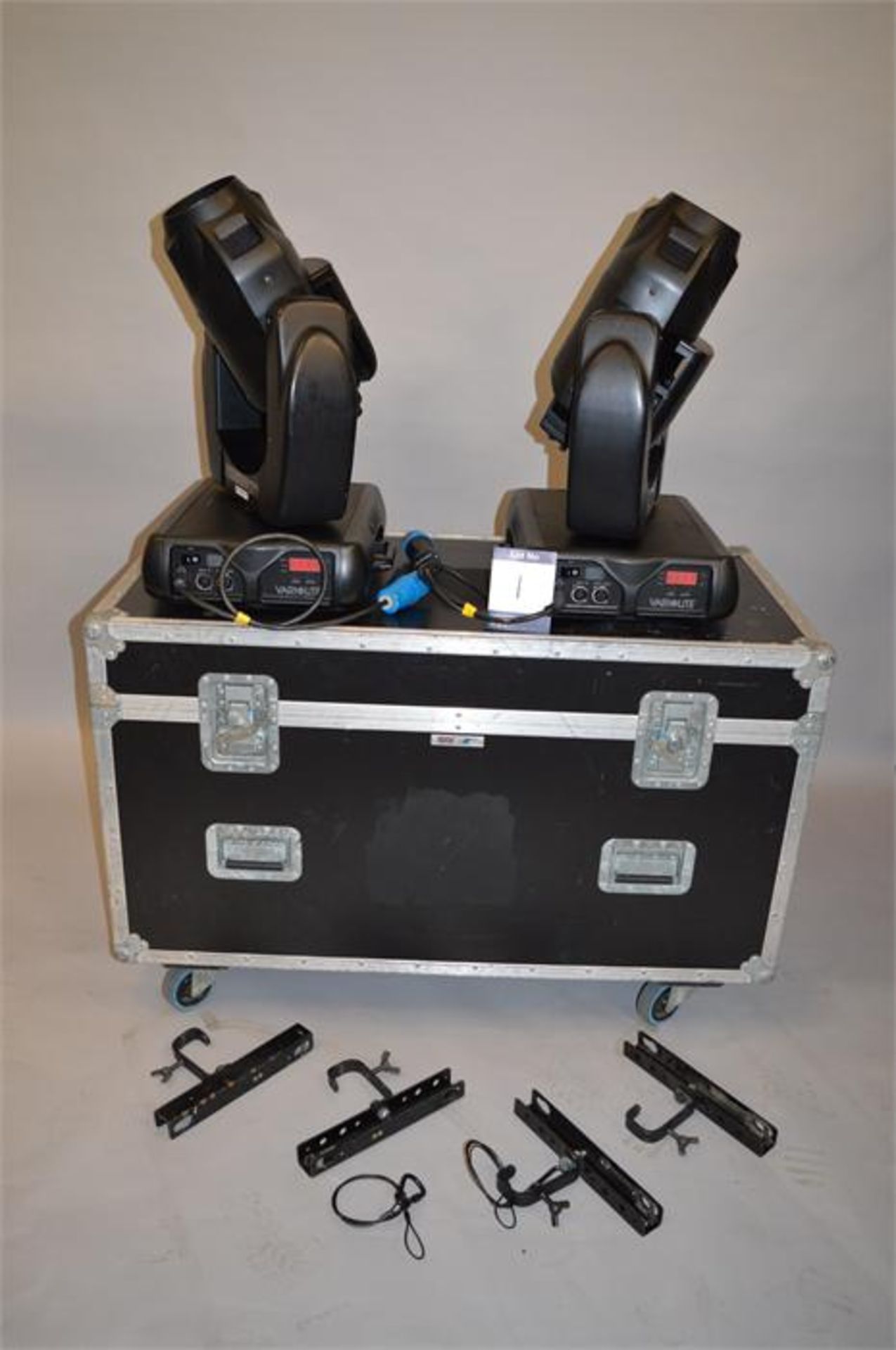 Two Varilite, VL2000 Wash Moving Head Lights with Flightcase and associated Brackets, as lotted - Image 3 of 5