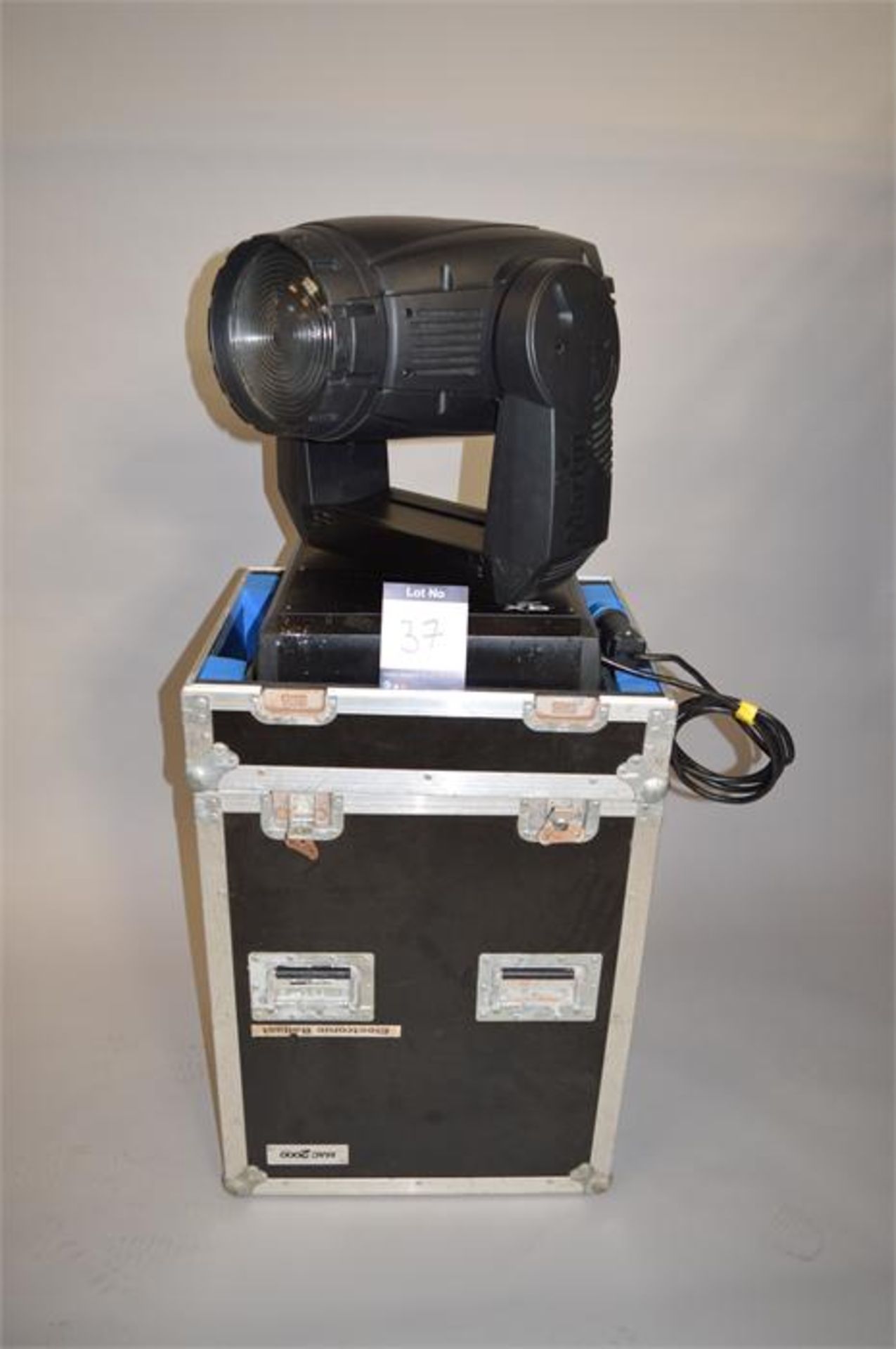 MAC 2000 Wash XB 1500W Moving Head Light with Single Flightcase and associated Brackets, as lotted - Image 3 of 5