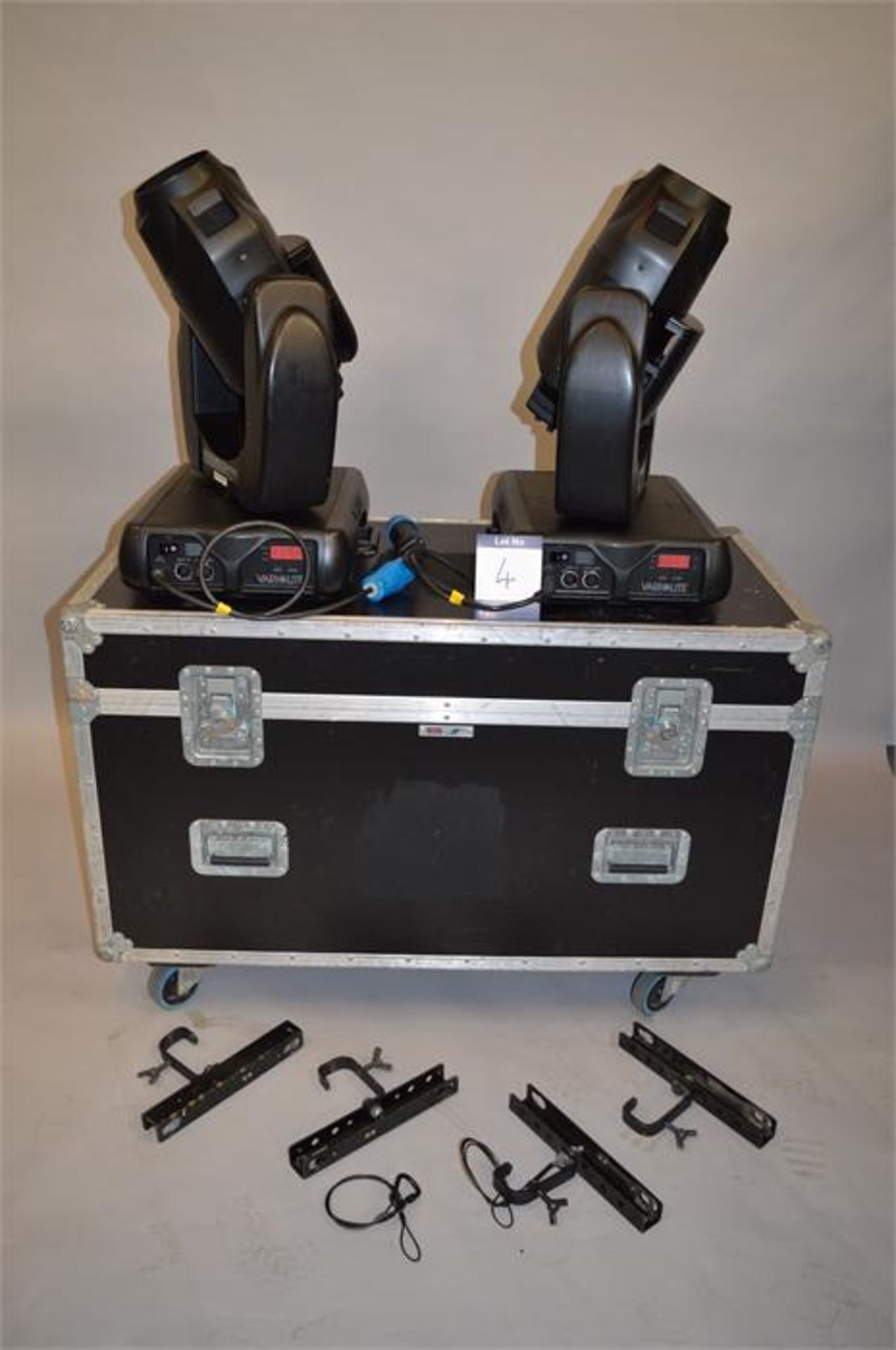 Two Varilite, VL2000 Wash Moving Head Lights with Flightcase and associated Brackets, as lotted - Image 4 of 5
