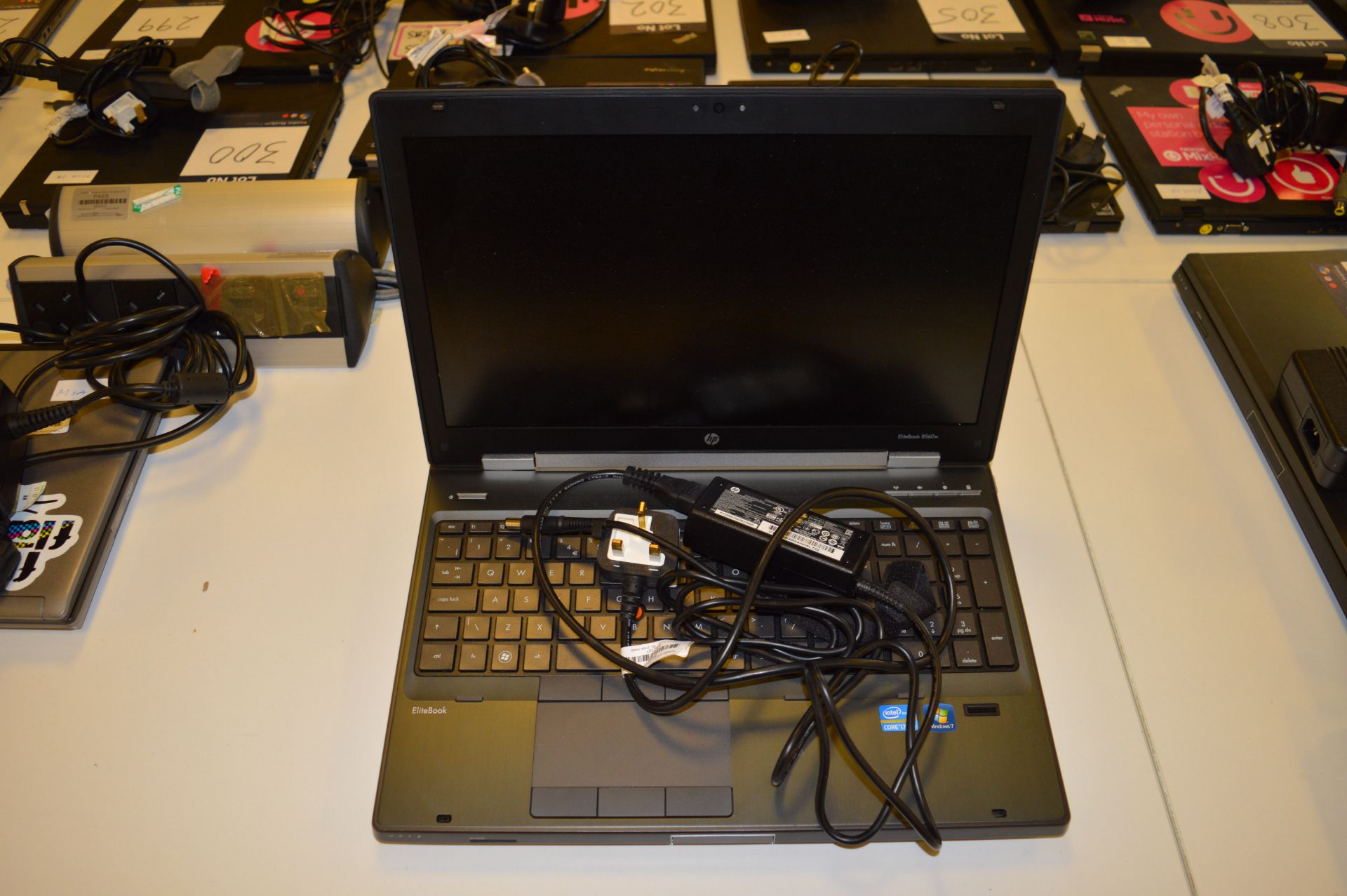 HP Elitebook 8560W 320GB Intel i7 8GB Windows 7 Pro laptop with power adapter