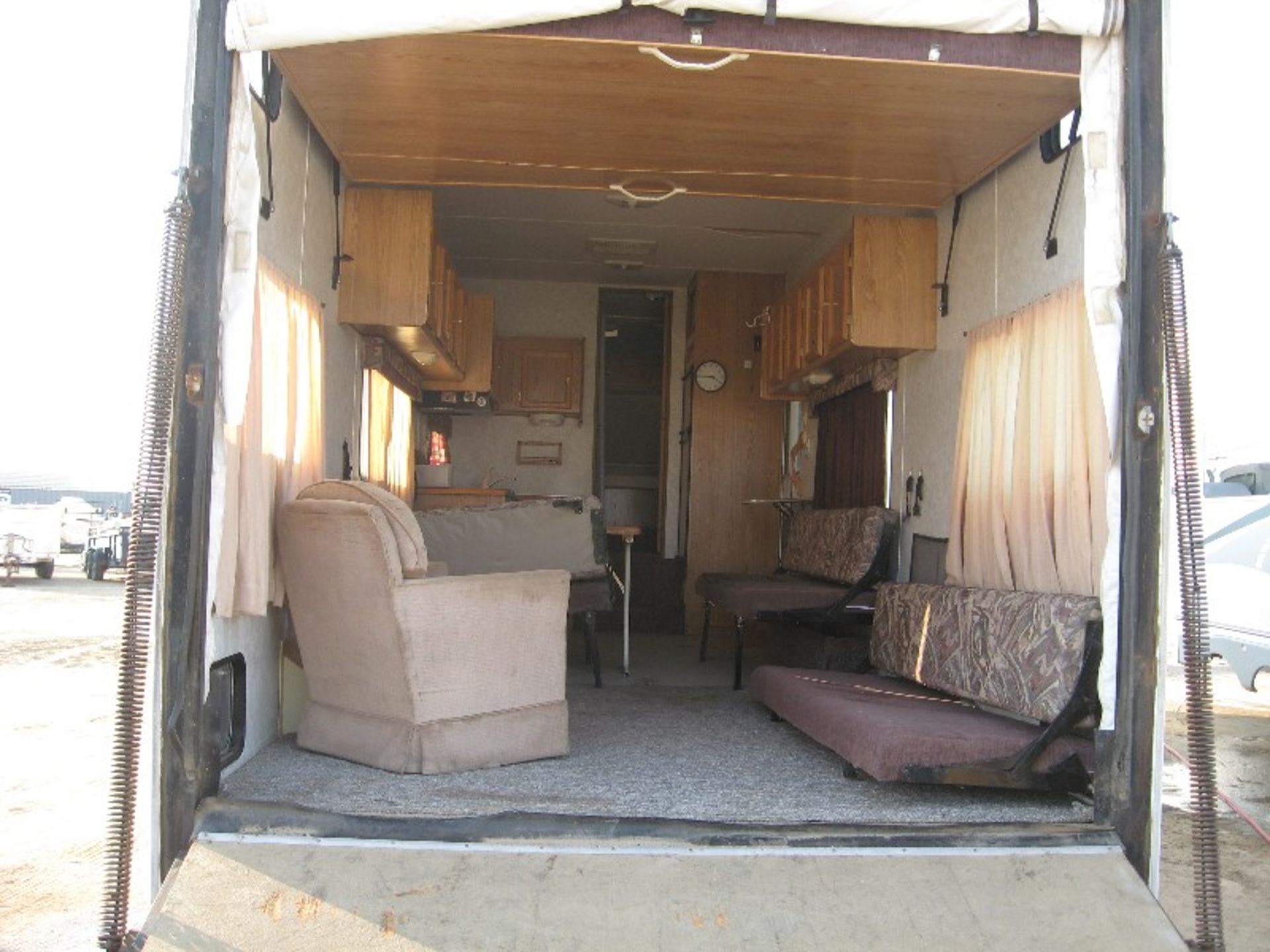 Â Toy Hauler Travel Trailer. 34'. Tire Size LT235/85R16. - Image 4 of 7