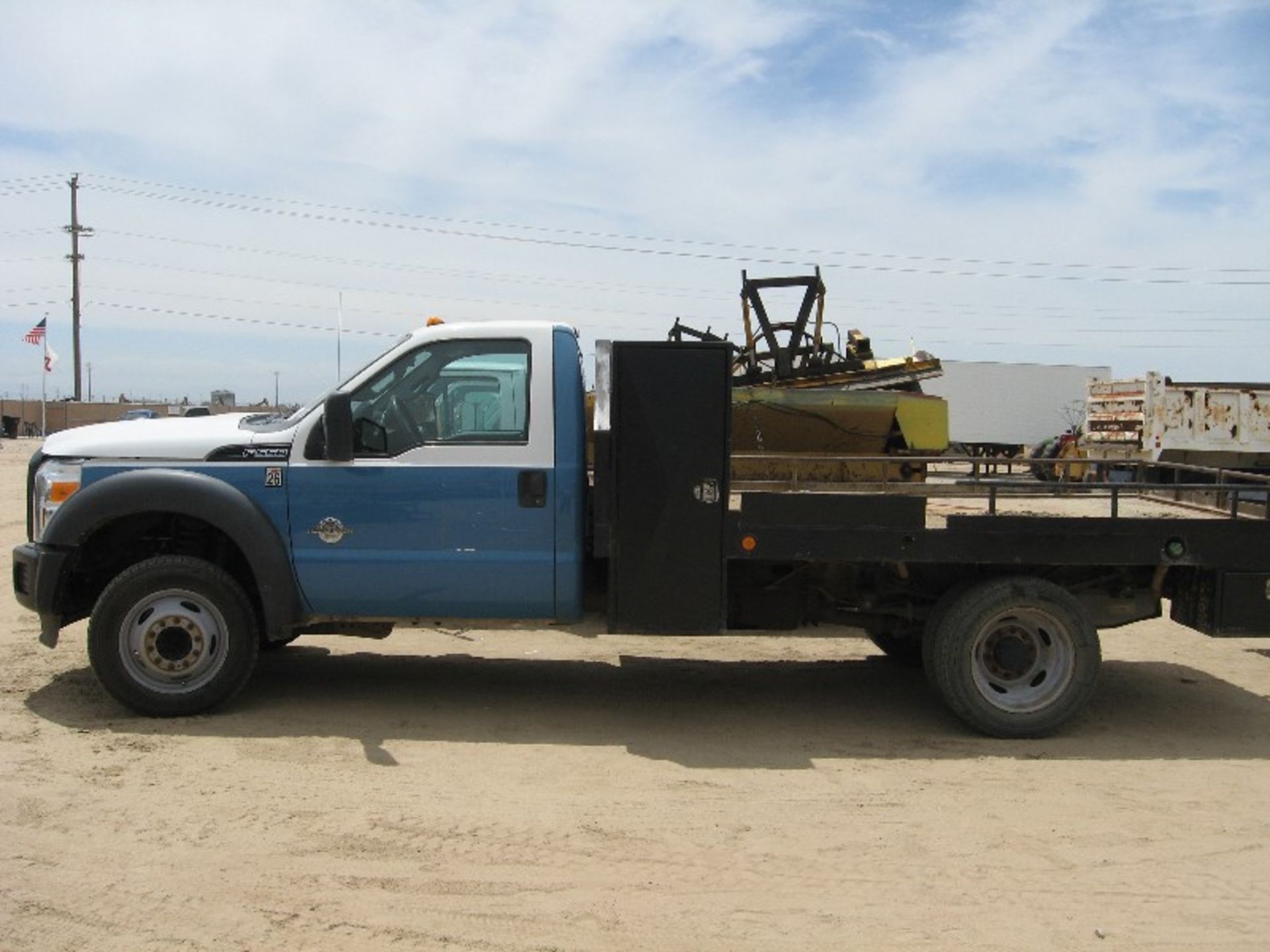 2012 Ford F550 - Image 2 of 4