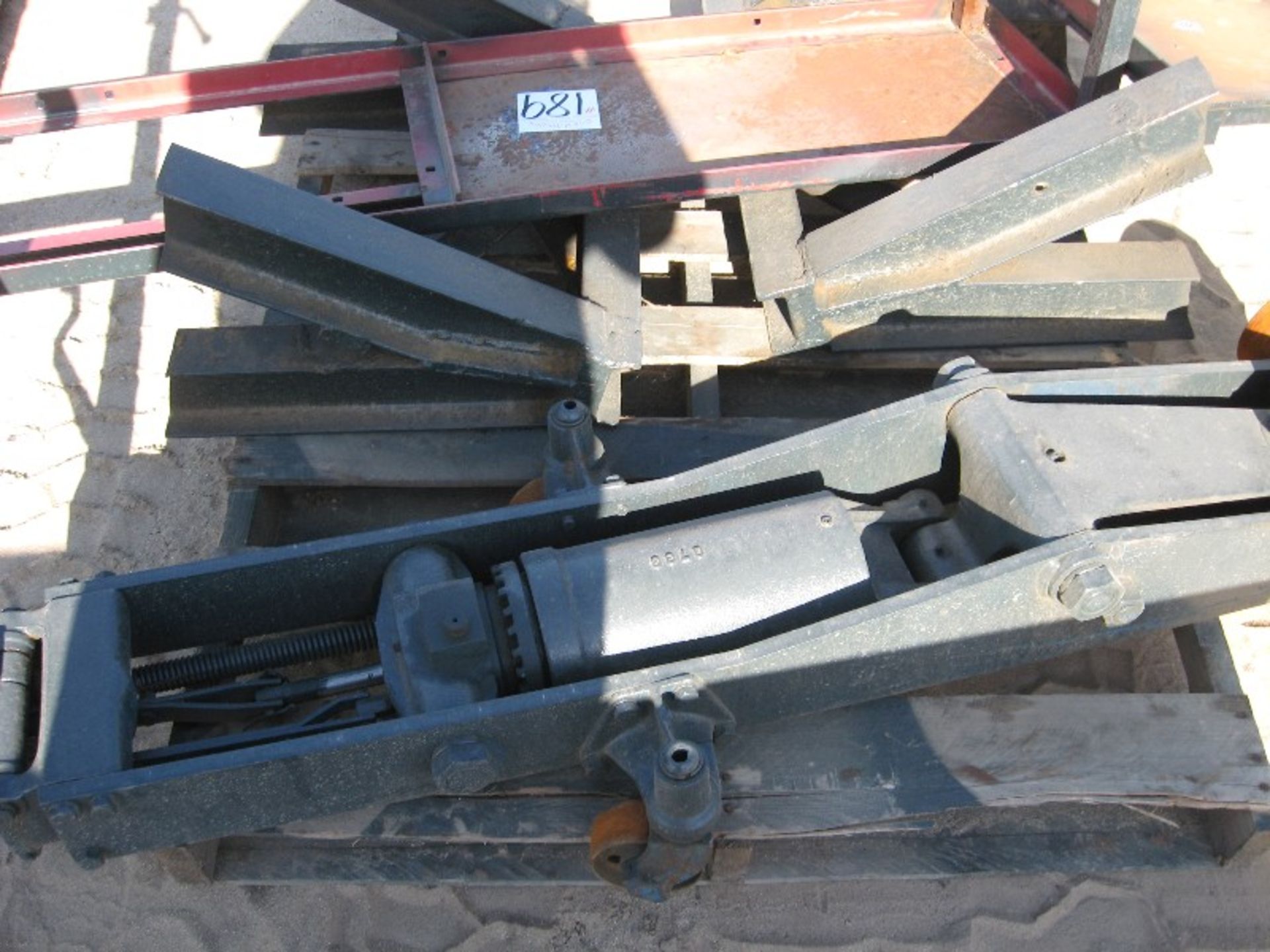 Heavy Duty Jack, Metal Table - Image 4 of 4