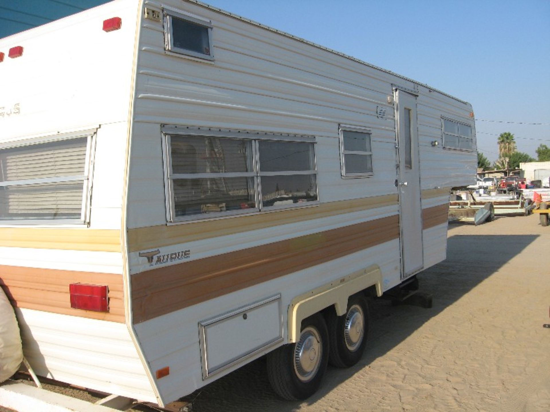 Travel Trailer - Image 4 of 7