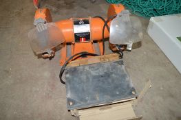 240V Bench Grinder
c/w 2 x Grinding Discs
**No VAT on hammer price but VAT will be charged on