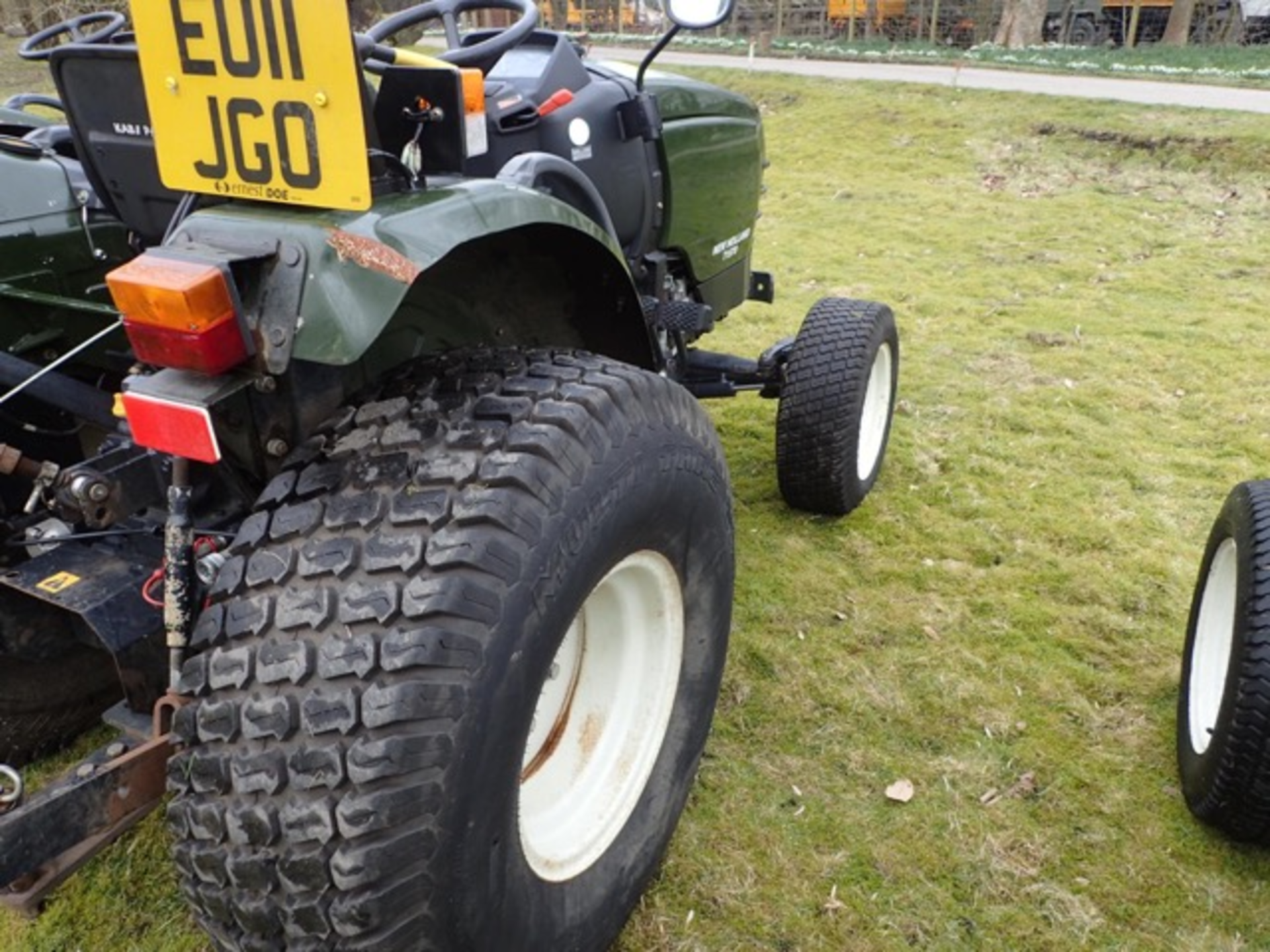 New Holland T1570 4x4 tractor (Ex Royal Parks) Year: 2011 Recorded Hours: 1097 c/w roll bar, grass - Image 5 of 7