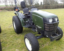 New Holland T1570 4x4 tractor (Ex Royal Parks) Year: 2011 Recorded Hours: 1250 c/w roll bar, grass