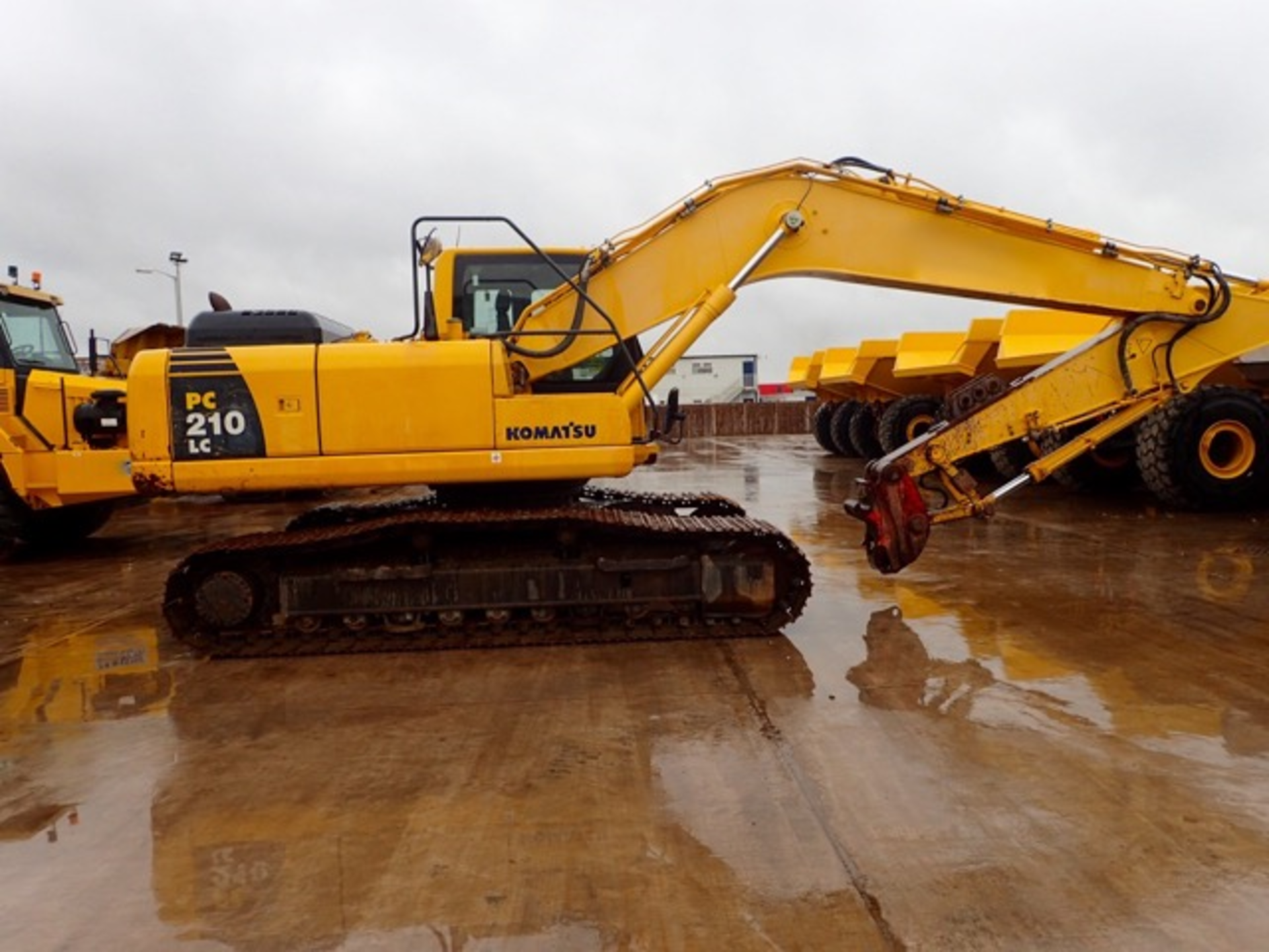 Komatsu PC210 LC 21 tonne steel tracked excavator Year: 2010 S/N: K53470 Recorded Hours: 8748