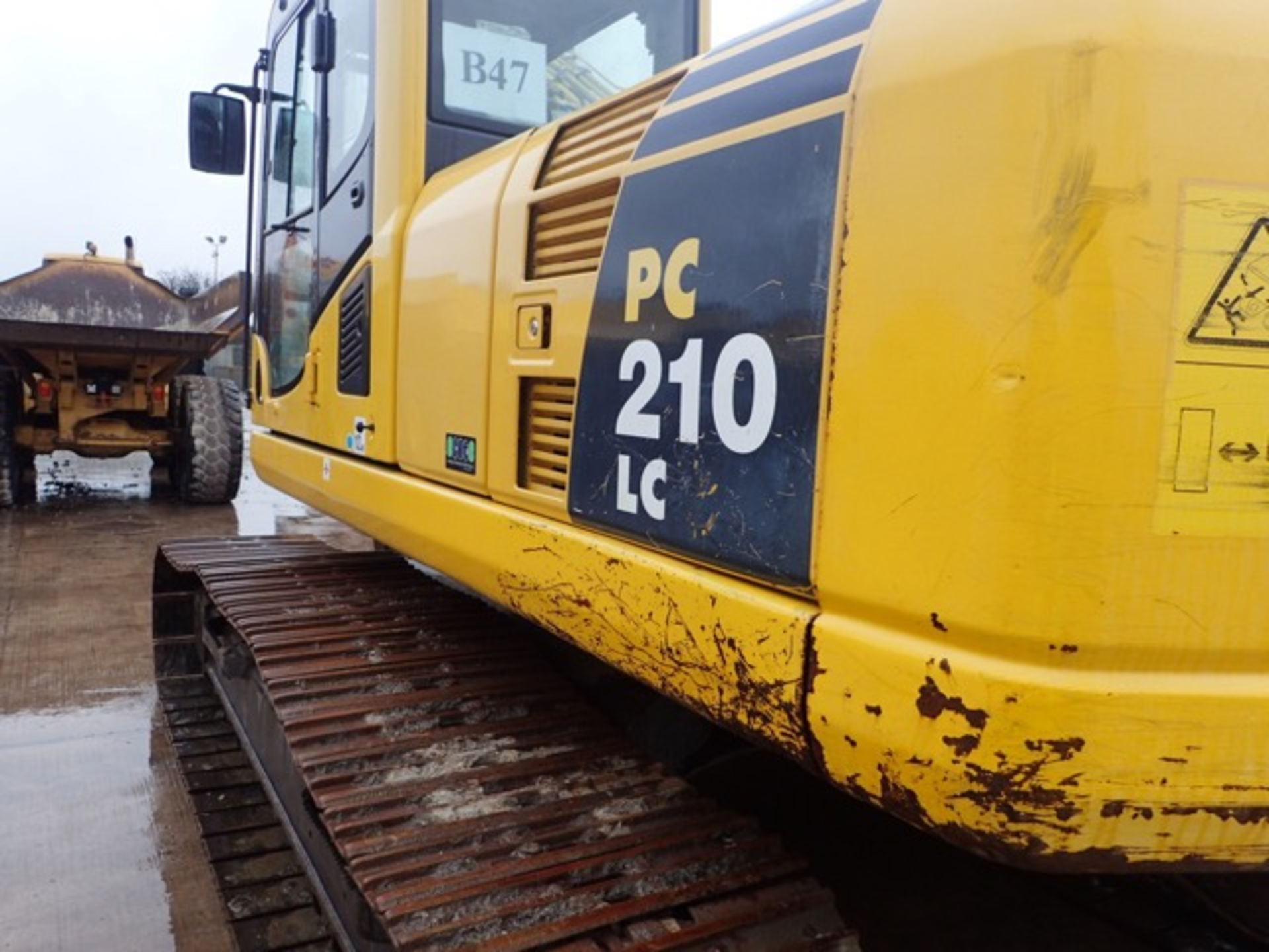 Komatsu PC210 LC 21 tonne steel tracked excavator Year: 2010 S/N: K53470 Recorded Hours: 8748 - Image 5 of 19