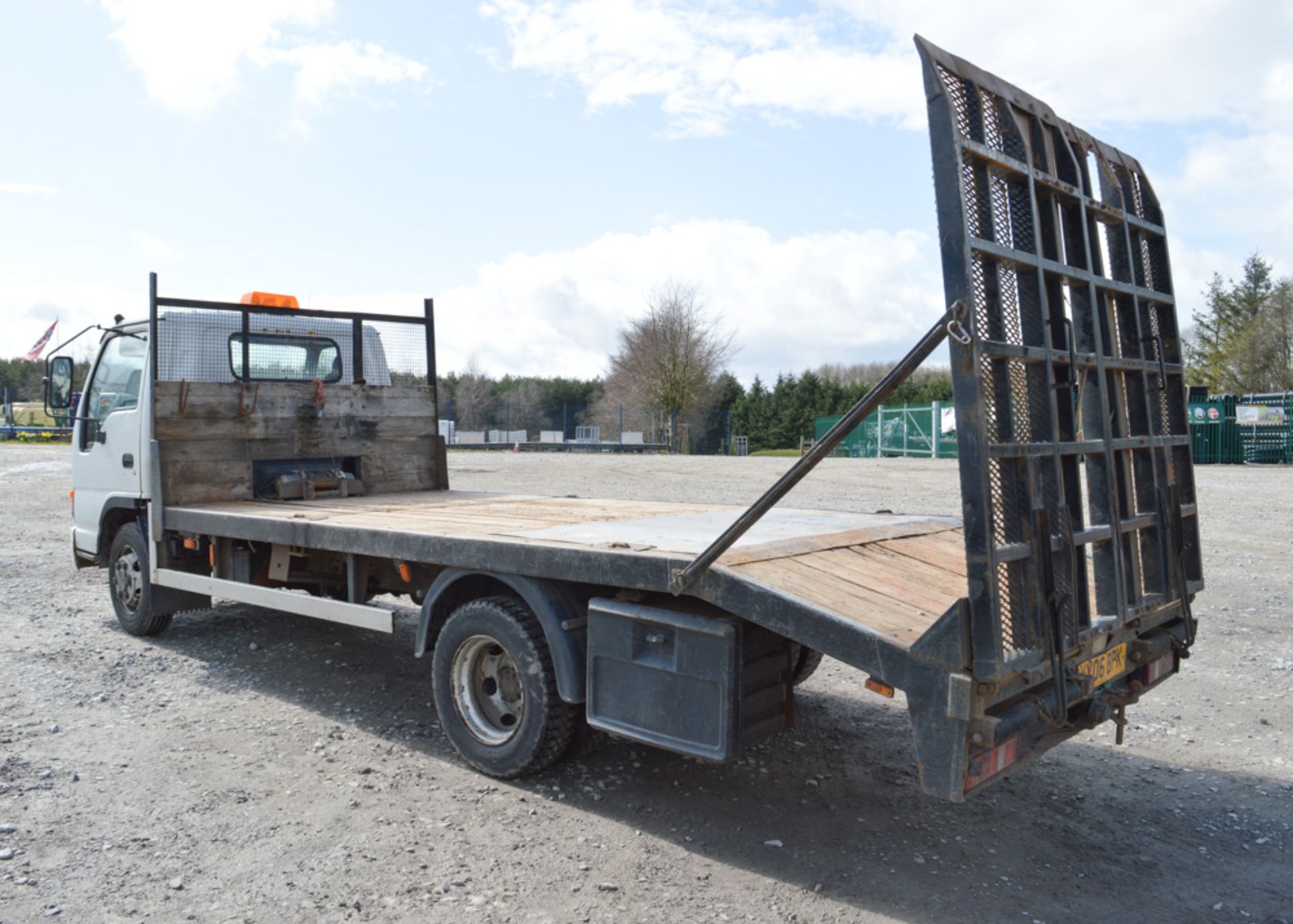 Isuzu NQR 70 7.5 tonne beaver tail plant wagon Registration Number: YX06 BPK Date of 1st - Image 4 of 7