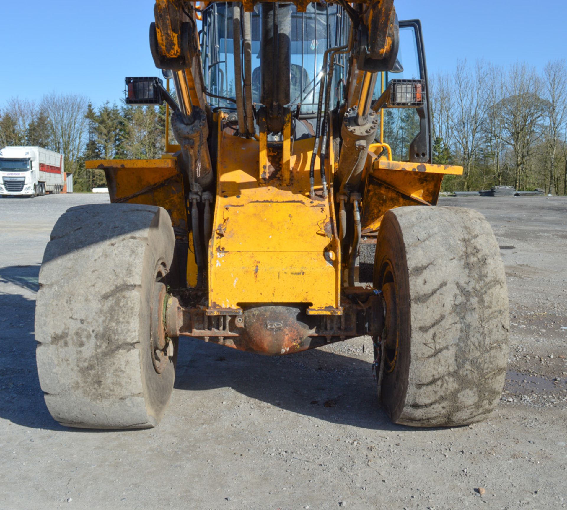 JCB 456 wheeled loader Year: 2010 S/N: 1304064 Recorded Hours: 7863 c/w hi tip bucket - Image 9 of 12