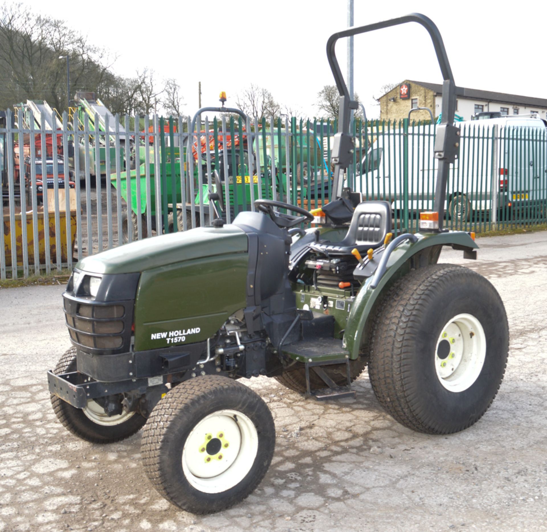 New Holland T1570 Hydro 4wd tractor (Ex Royal Parks) Year: 2011 S/N: ZANDT9001 Recorded Hours: - Image 4 of 8