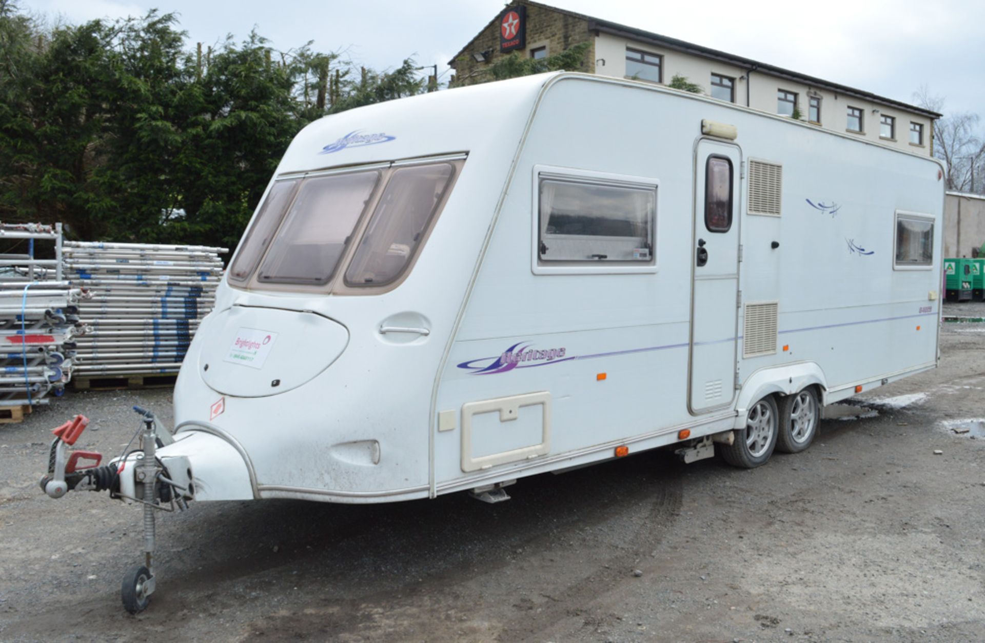 Fleetwood Heritage 640ES twin axle caravan c/w End Bedroom, Fixed Bed, Microwave, Fridge, Oven,