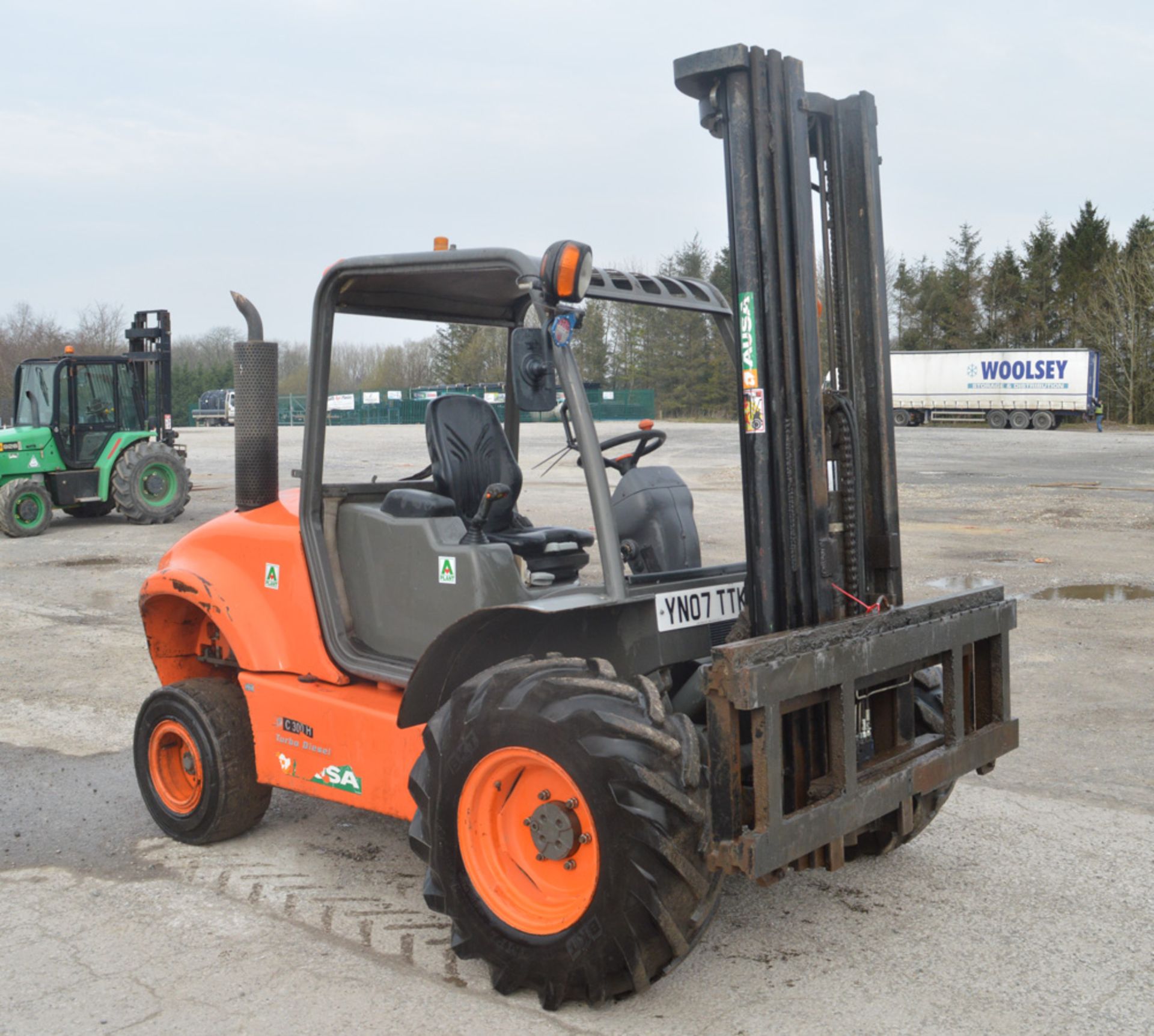 Ausa C300H 3 tonne diesel driven fork lift truck Year: 2007 S/N: 57055614 Recorded Hours: 2805 - Image 4 of 12