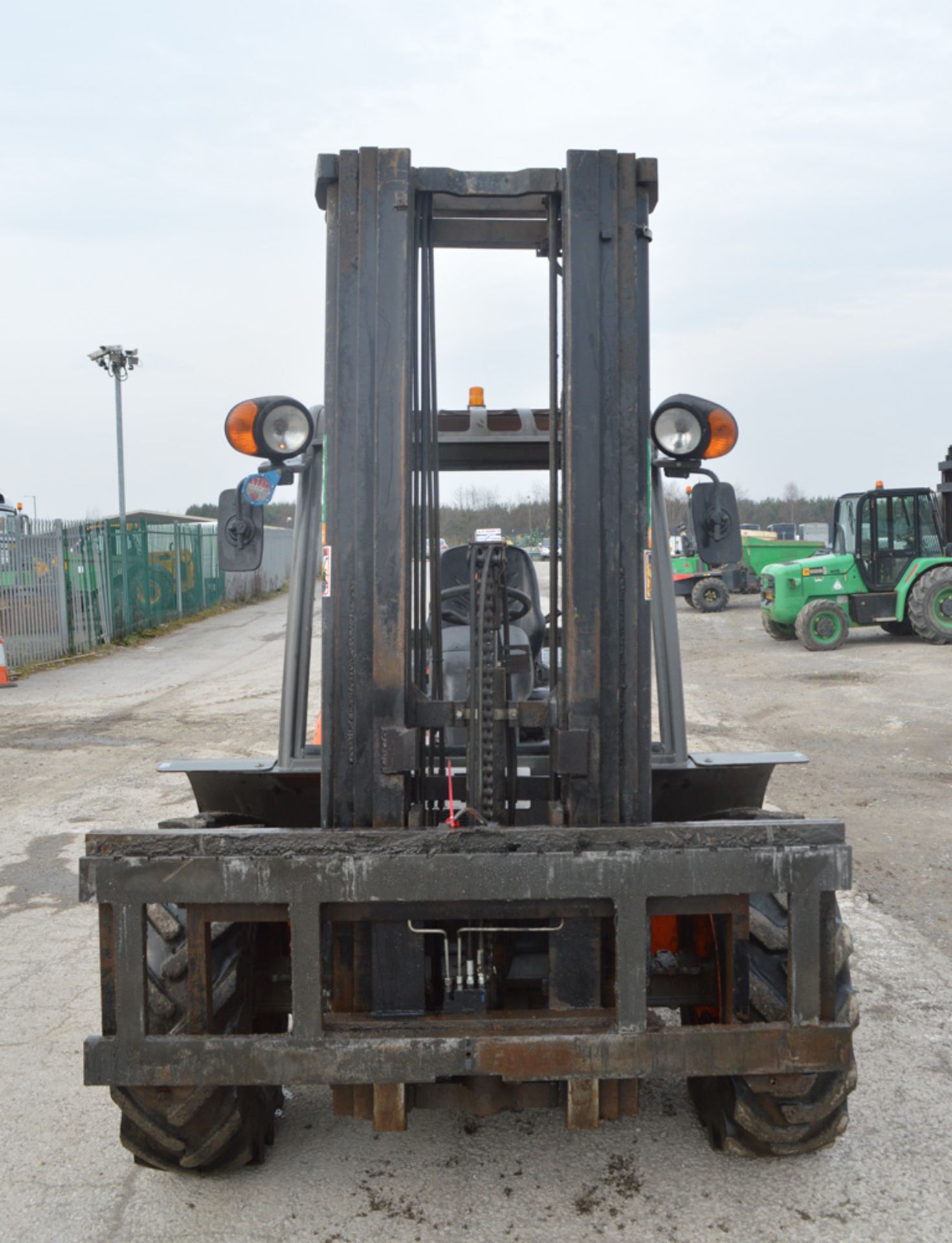 Ausa C300H 3 tonne diesel driven fork lift truck Year: 2007 S/N: 57055614 Recorded Hours: 2805 - Image 5 of 12