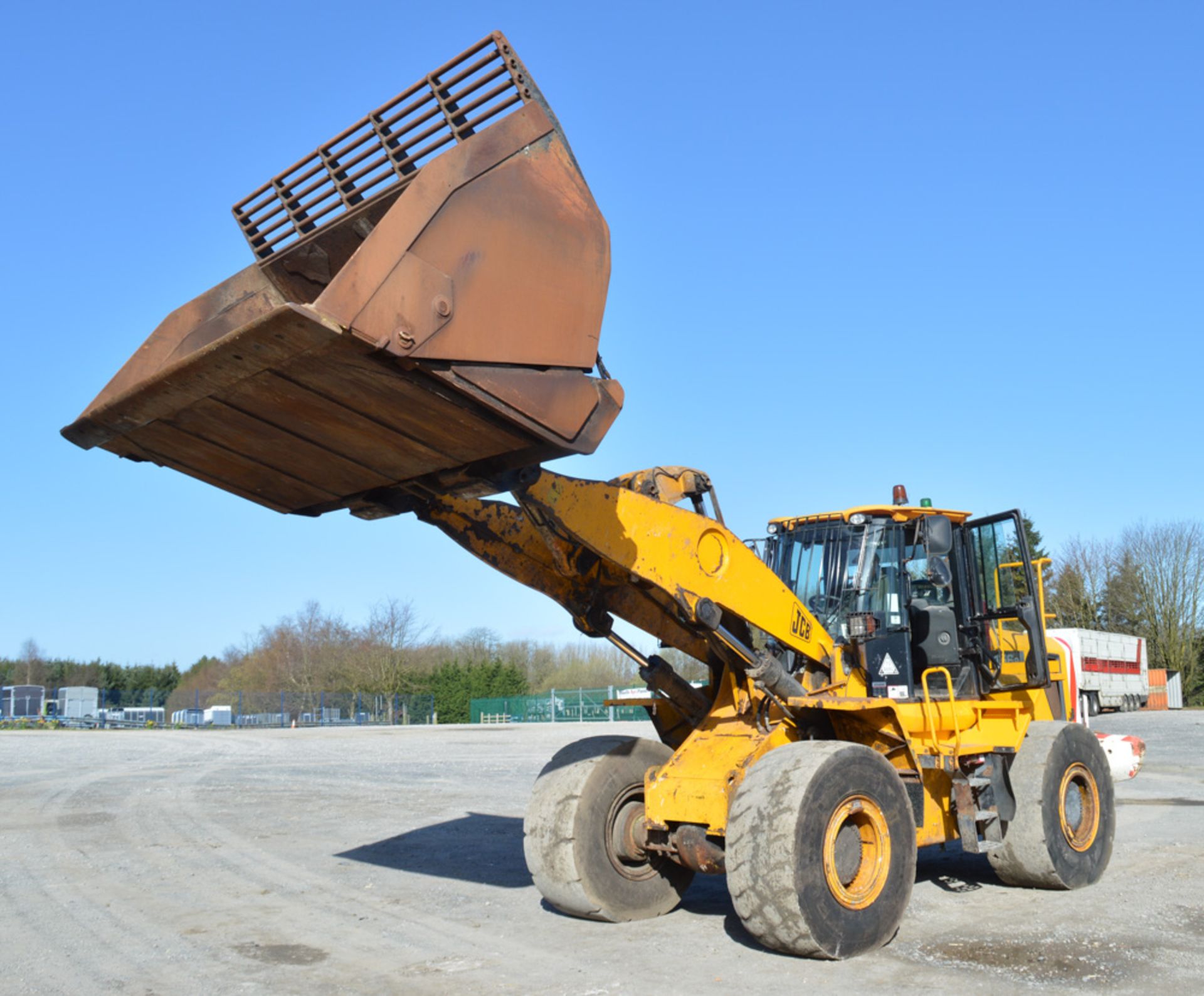 JCB 456 wheeled loader Year: 2010 S/N: 1304064 Recorded Hours: 7863 c/w hi tip bucket - Image 10 of 12