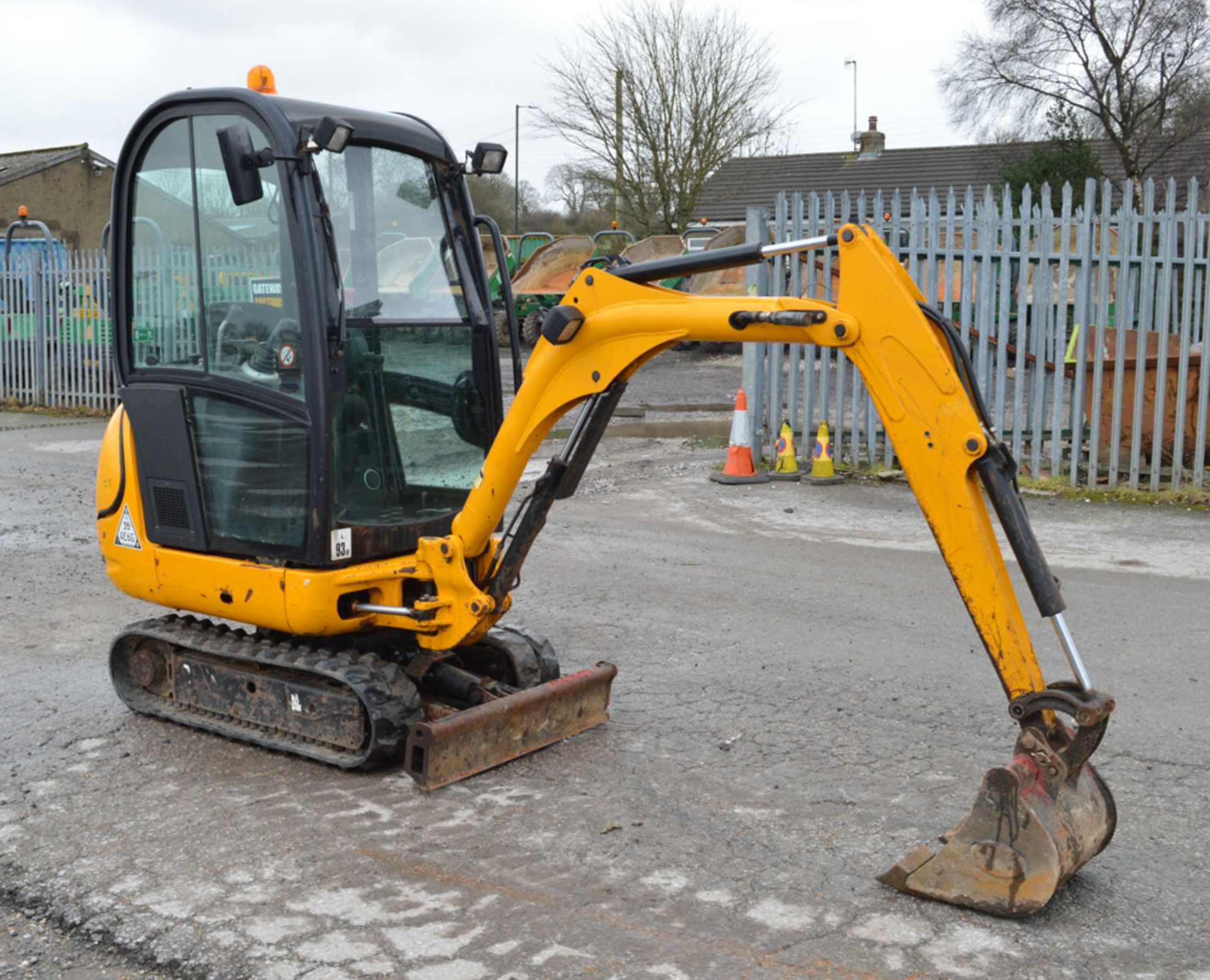 JCB 801.6 1.5 tonne rubber tracked mini excavator Year: 2011 S/N: 1703910 Recorded Hours: 1501 - Image 4 of 11