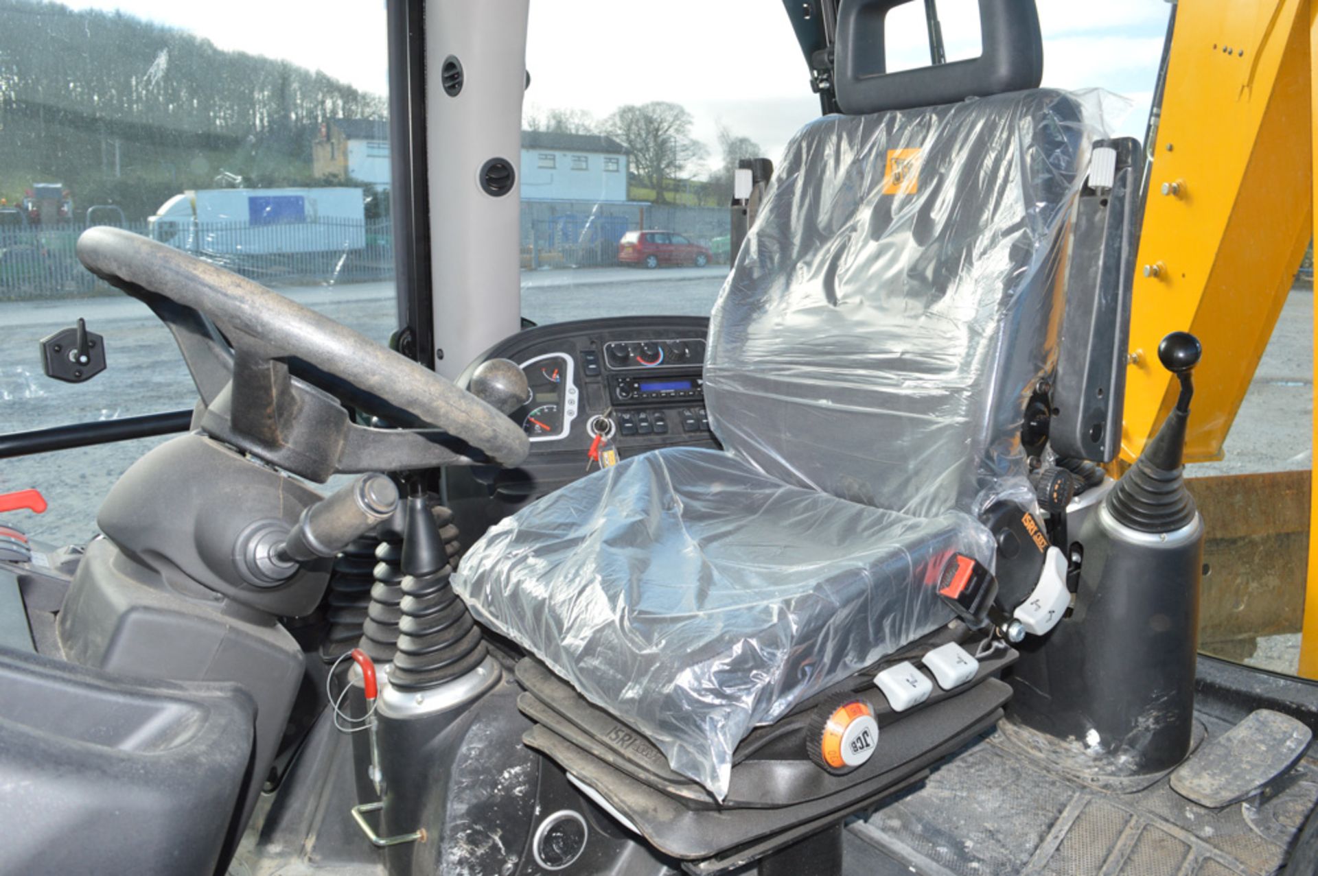 JCB 4CX Contractor backhoe loader Year: 2014 S/N: 2269627 Recorded Hours: 78 - Image 15 of 17