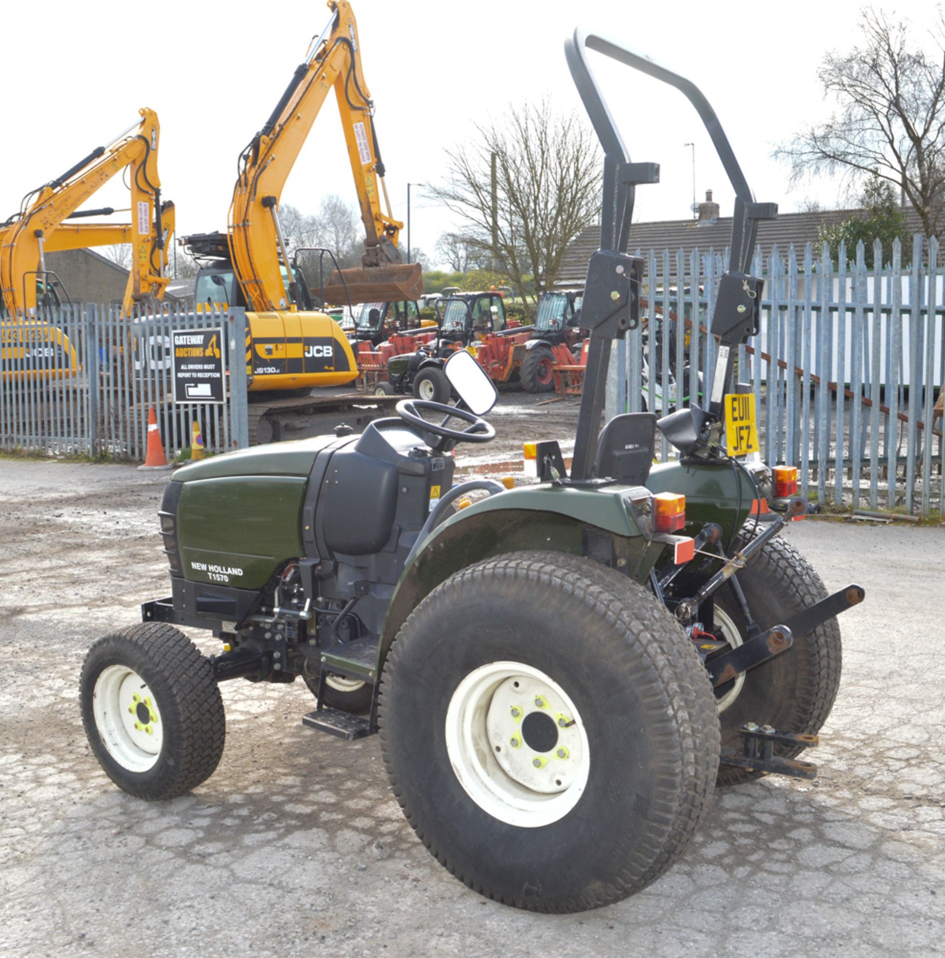 New Holland T1570 Hydro 4wd tractor (Ex Royal Parks) Year: 2011 S/N: ZANDT9001 Recorded Hours: - Image 3 of 8