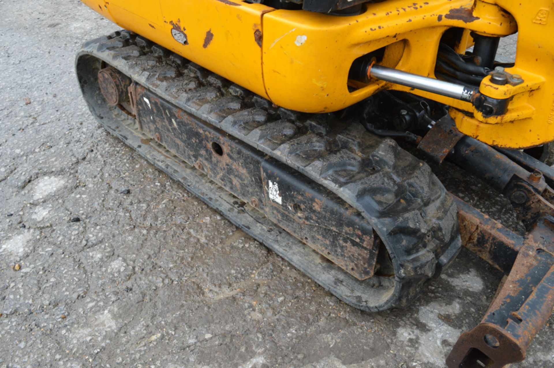 JCB 801.6 1.5 tonne rubber tracked mini excavator Year: 2011 S/N: 1703910 Recorded Hours: 1501 - Image 10 of 11