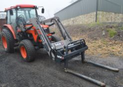 Kubota M5700 Utility Special tractor Year: 2003 S/N: Recorded Hours: 6107 c/w MX U303 loader