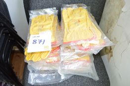 Quantity of yellow driving gloves Unused