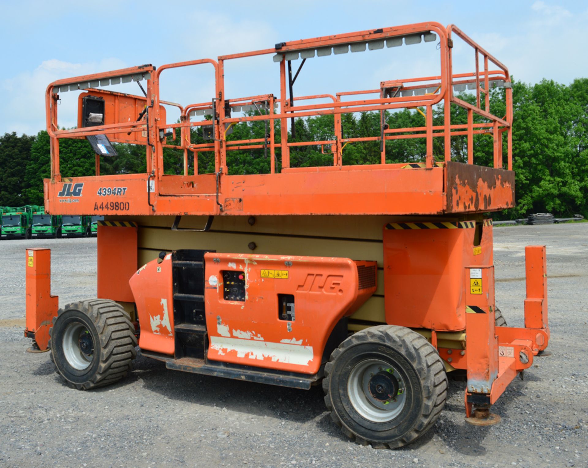 JLG 4394RT 43 ft rough terrain 4WD diesel driven scissor lift Year: 2008 S/N: 200173598 Recorded - Image 3 of 5