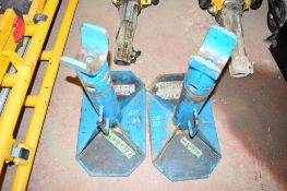 Pair of adjustable stands A440553/A440554