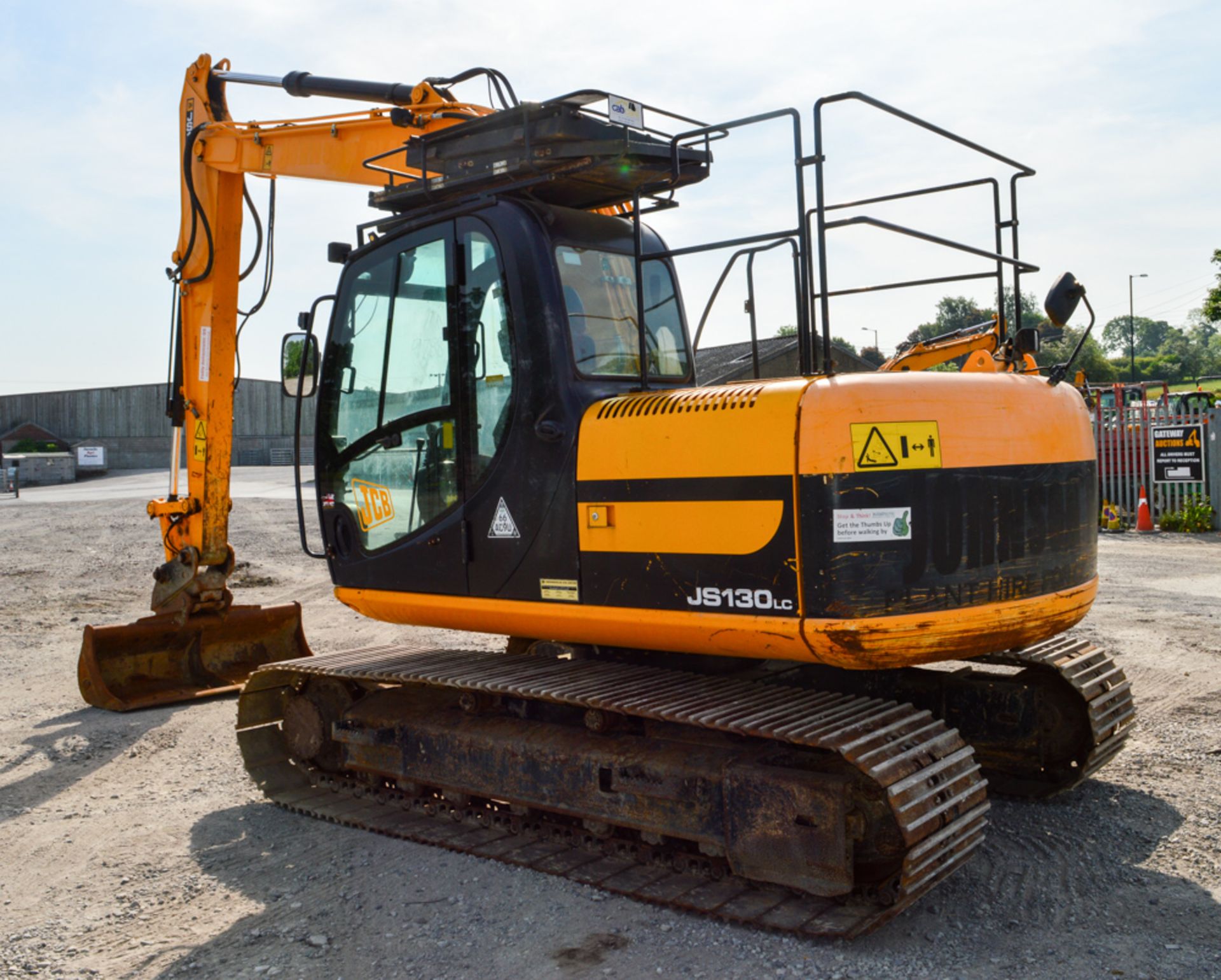 JCB JS130 LC 13 tonne steel tracked excavator Year: 2011 S/N: 1535643 Recorded Hours: 5695 bucket, - Image 4 of 14
