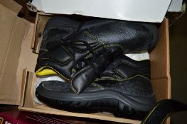 Pair of Gar safety shoes Size 44 New & unused