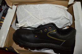 Pair of Trucker black safety shoes Size 43 New & unused