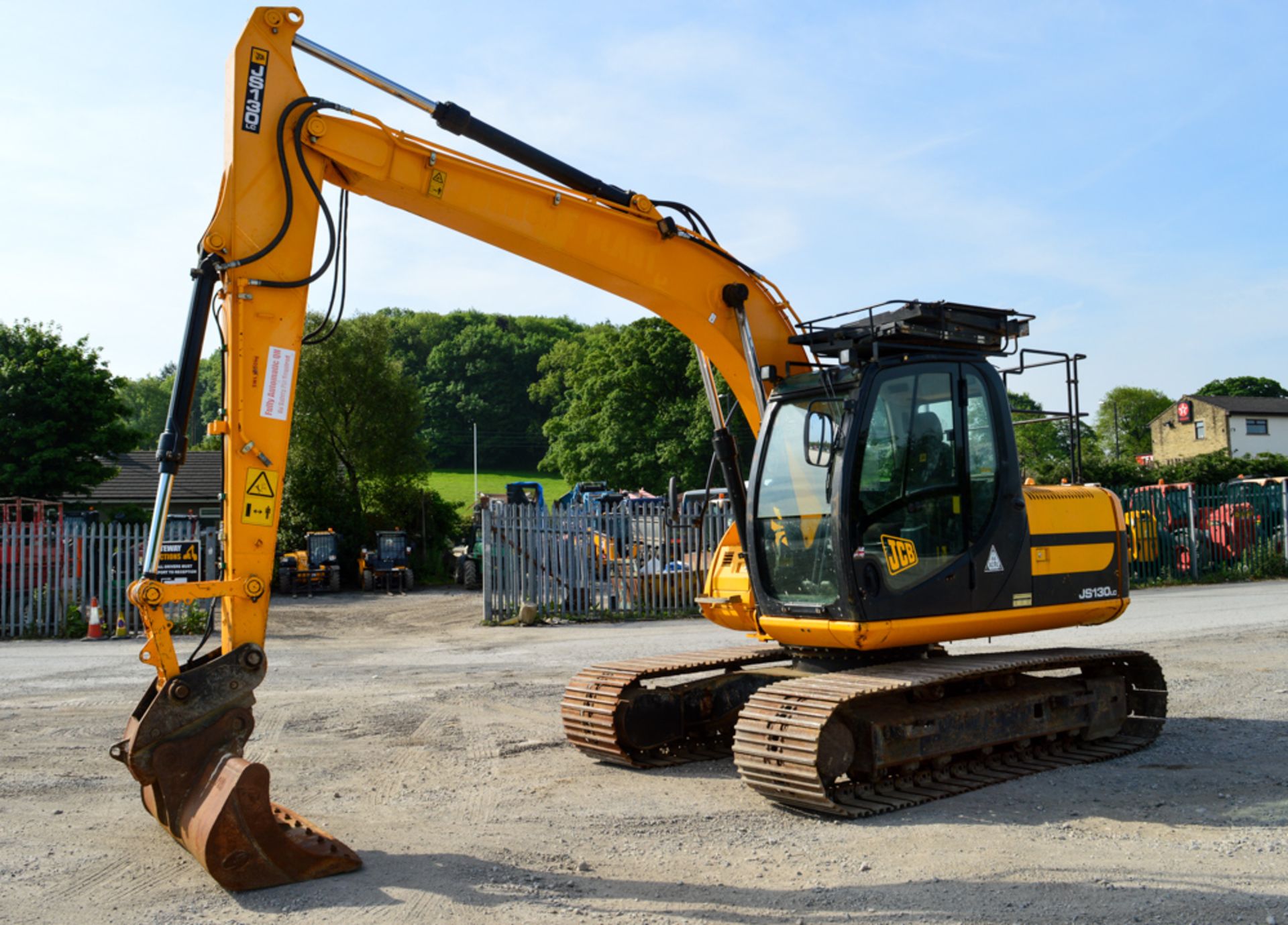 JCB JS130 LC 13 tonne steel tracked excavator Year: 2011 S/N: 1535643 Recorded Hours: 5695 bucket,