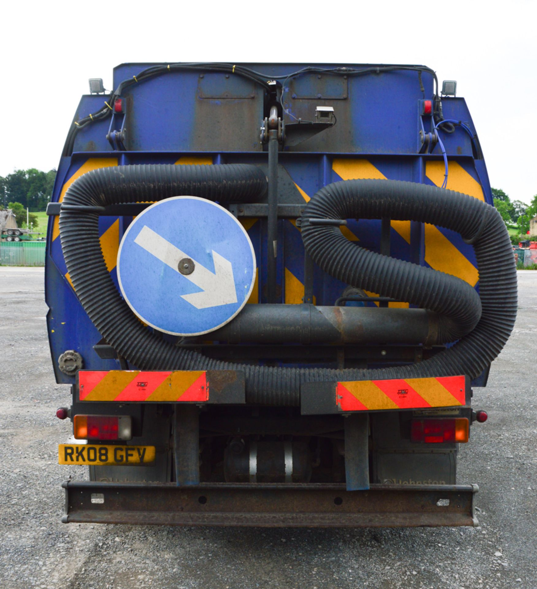 Iveco 7.5 tonne sweeper lorry Registration Number: RK08 GFV Date of Registration:01/07/2008 MOT - Image 6 of 8