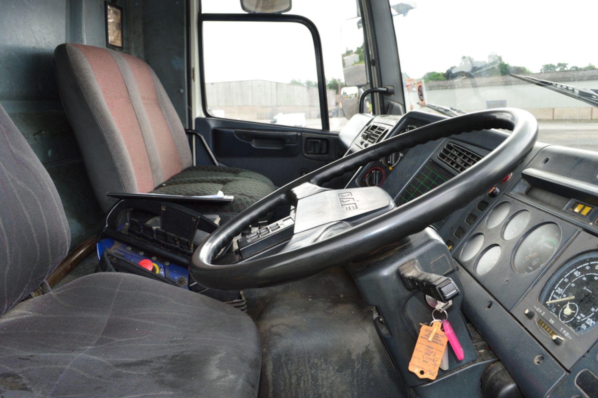 Leyland DAF 75 240 ATi refuse crane lorry Registration Number: N633 NBB Date of Registration: 08/ - Image 8 of 9