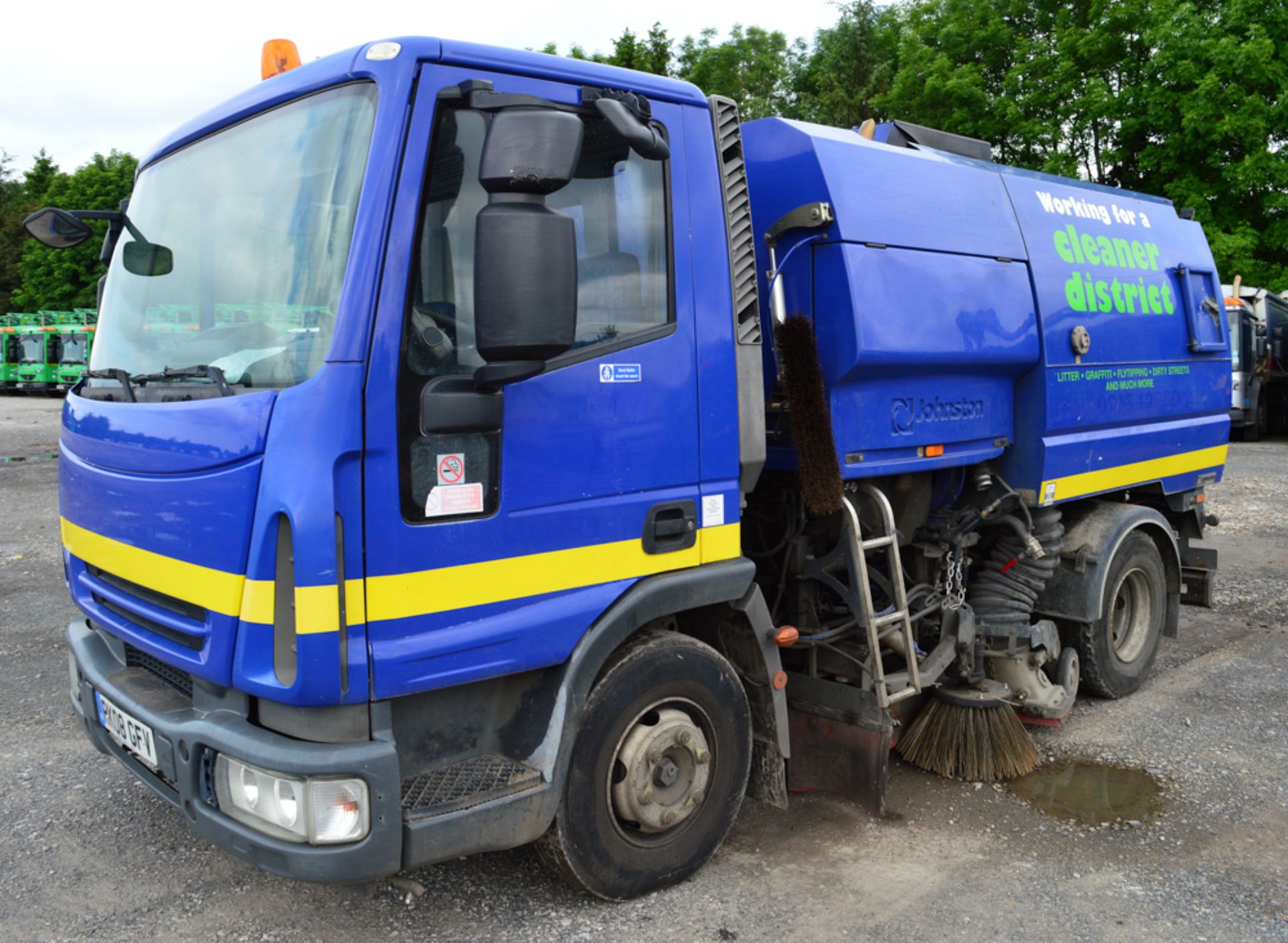 Iveco 7.5 tonne sweeper lorry Registration Number: RK08 GFV Date of Registration:01/07/2008 MOT - Image 2 of 8